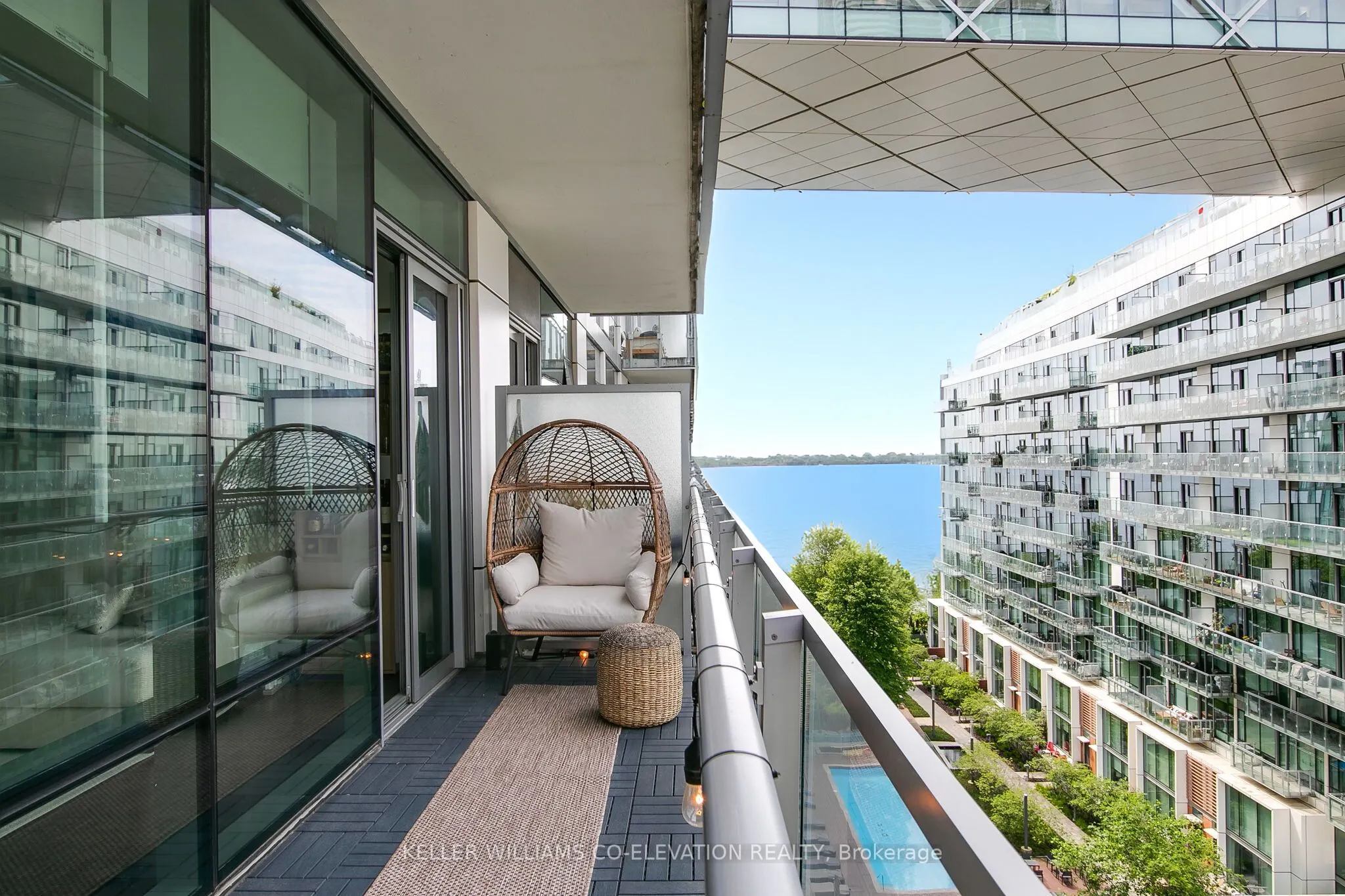 39 Queens Quay E, #835