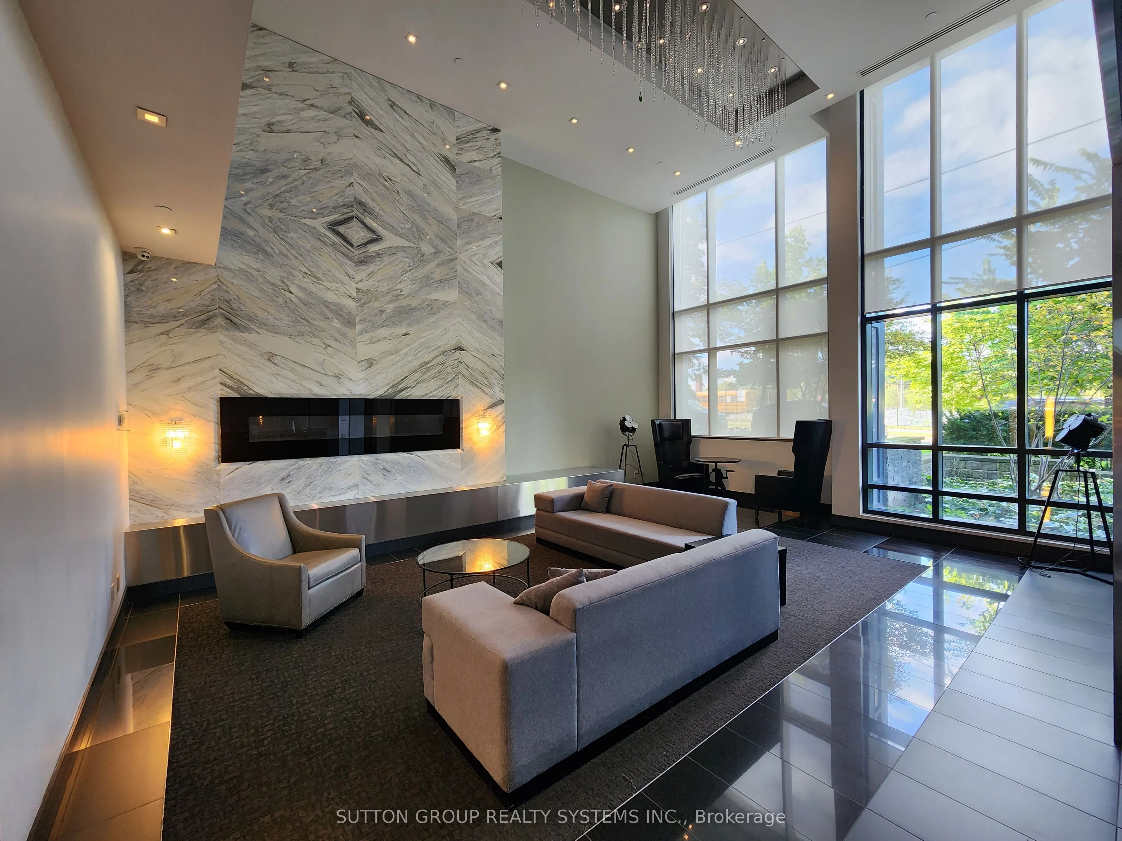 399 Spring Garden Avenue, #215
