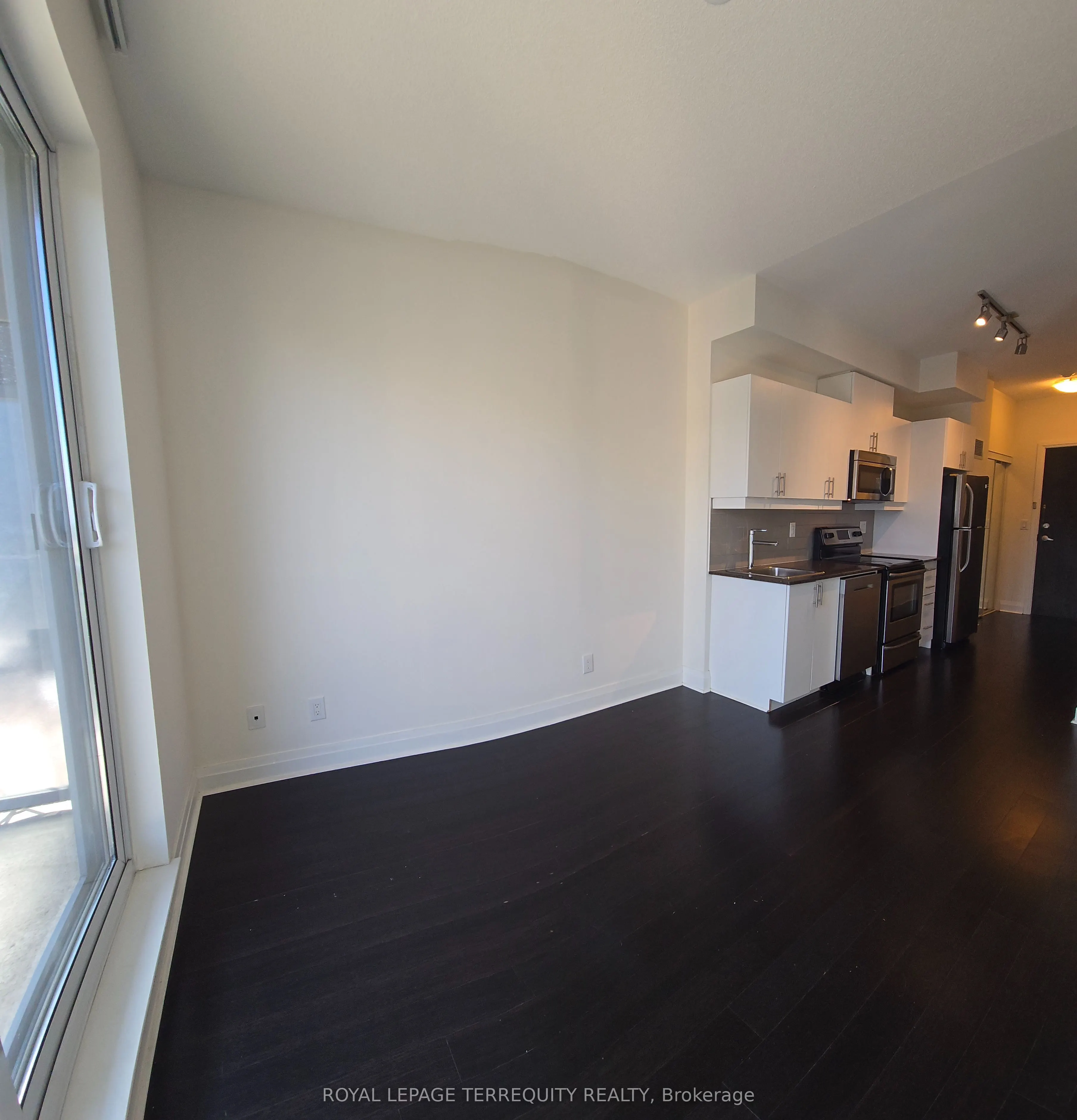 17 Kenaston Gardens, #601