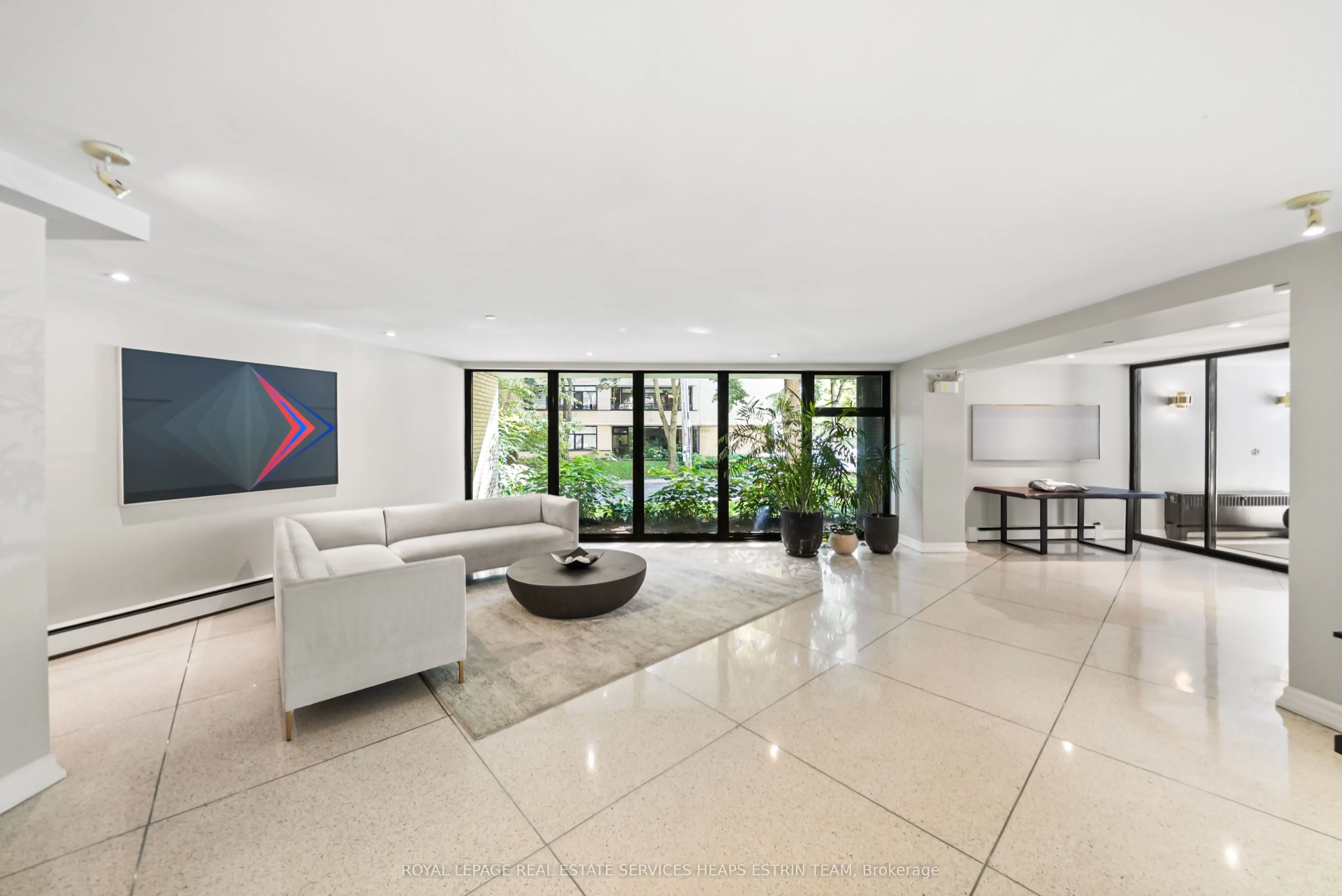 581 Avenue Road, #204