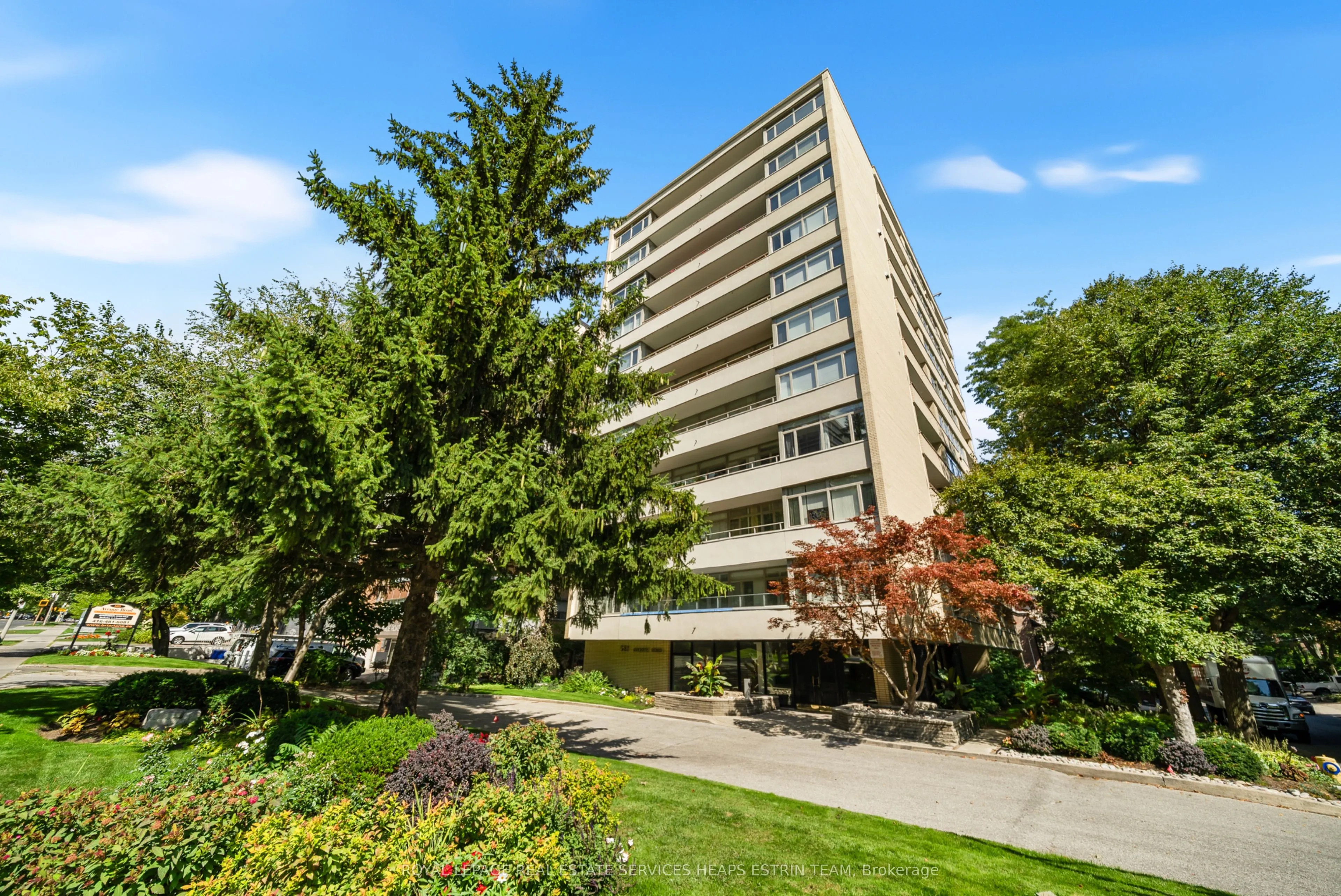 581 Avenue Road, #204