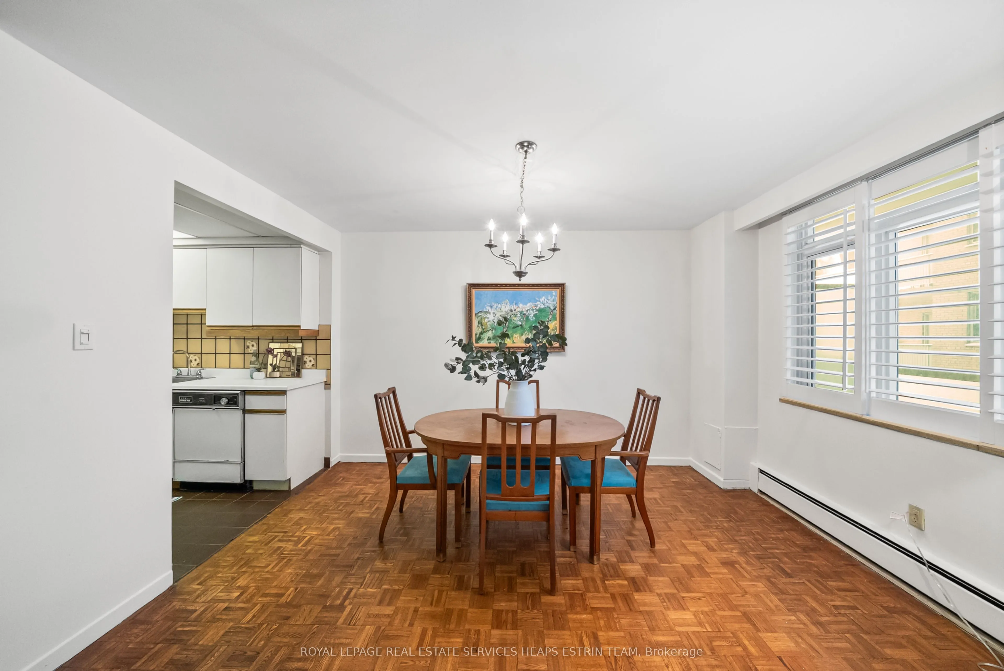 581 Avenue Road, #204
