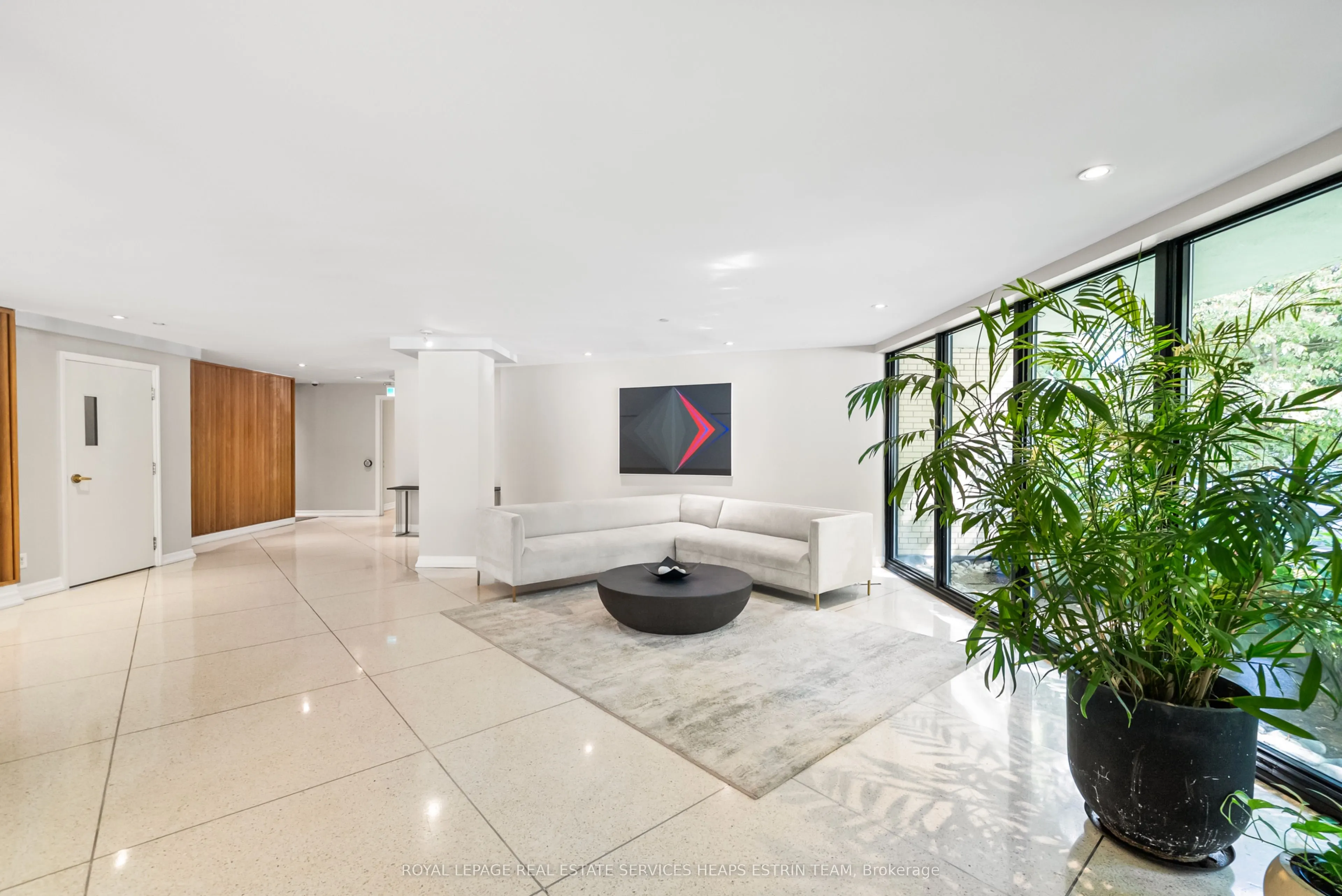 581 Avenue Road, #204