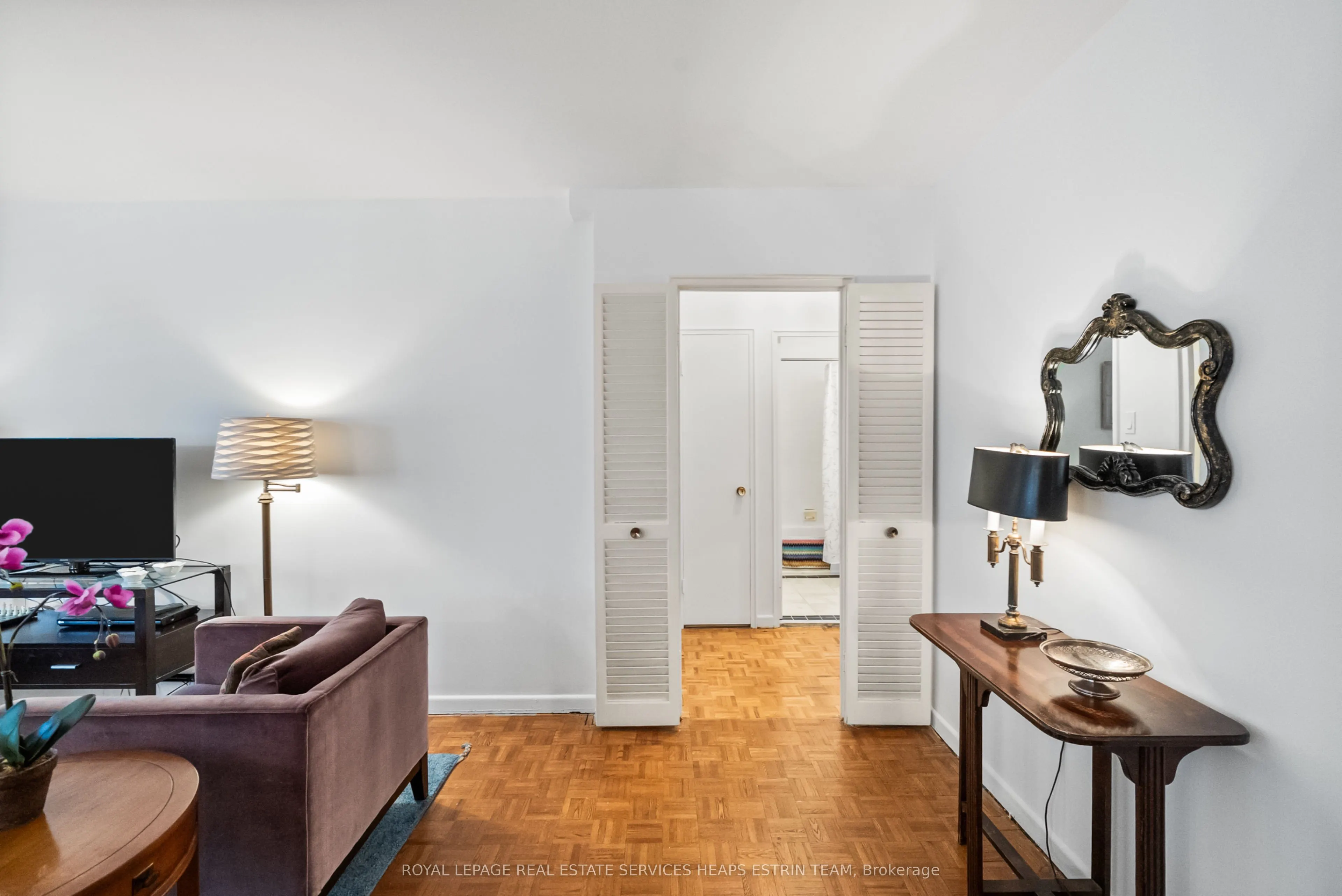 581 Avenue Road, #204
