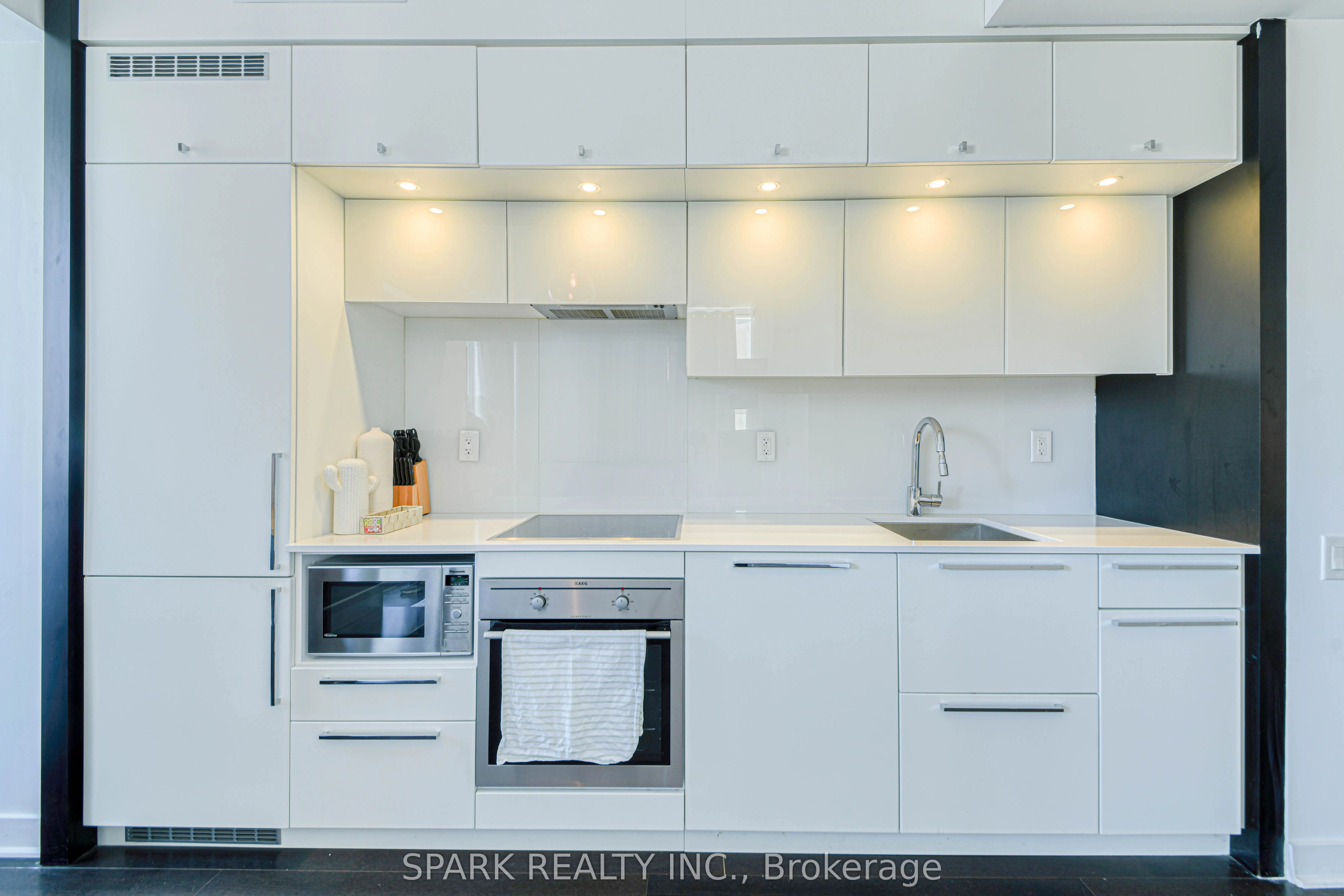 15 Grenville Street, #2405