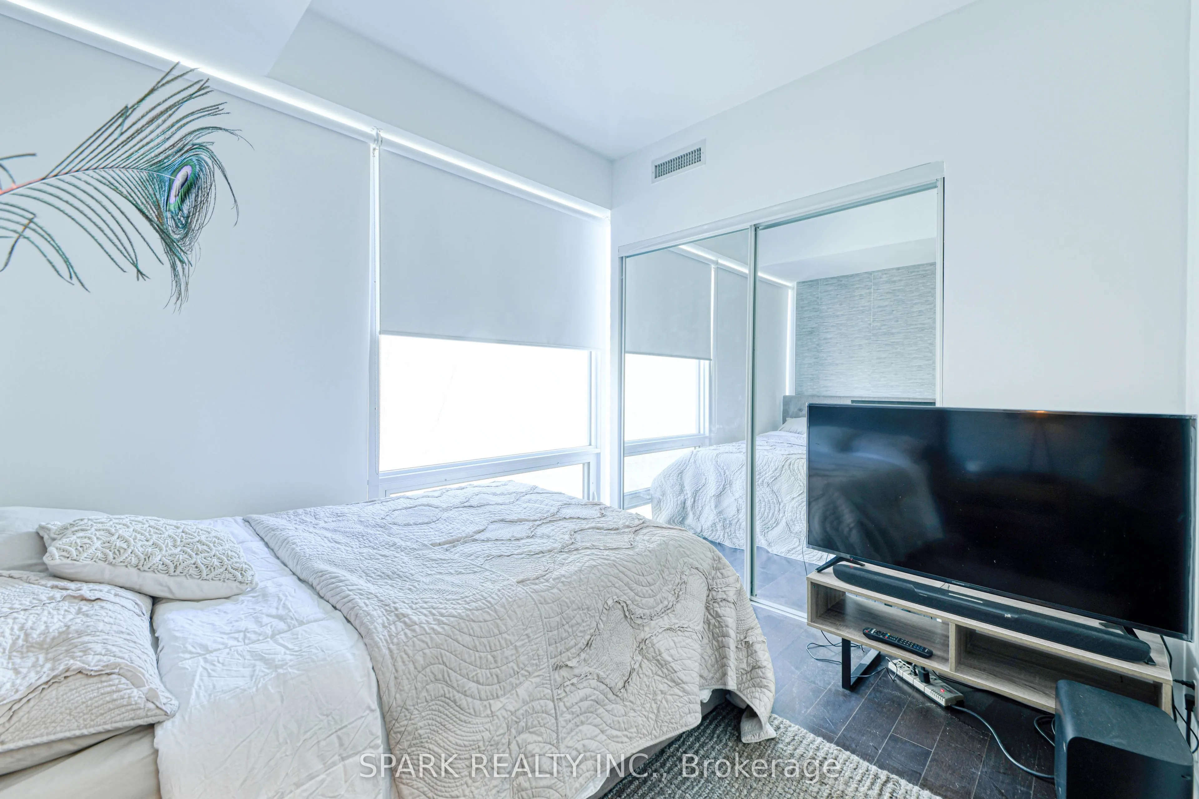 15 Grenville Street, #2405