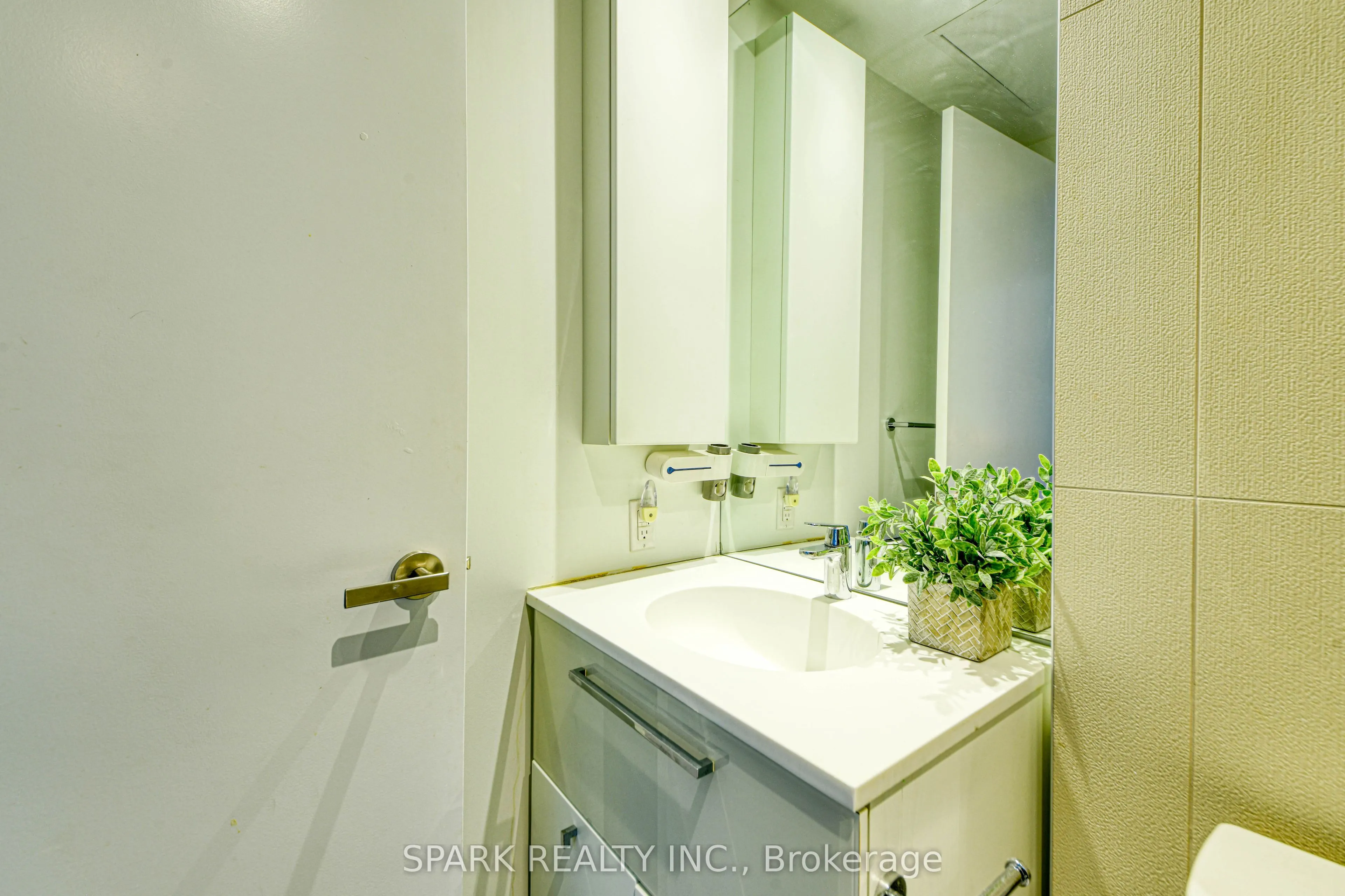 15 Grenville Street, #2405