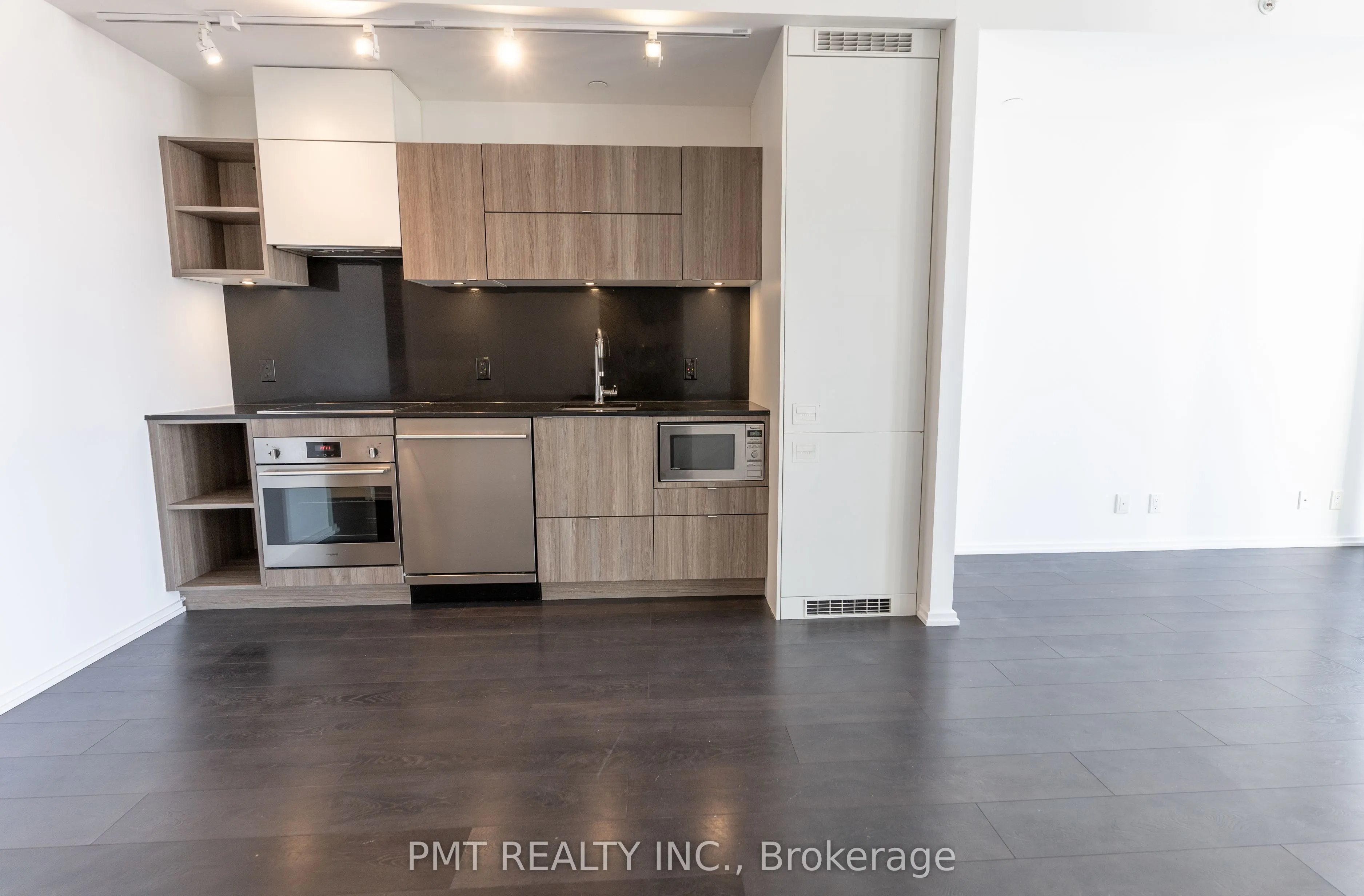 125 Peter Street, #1403