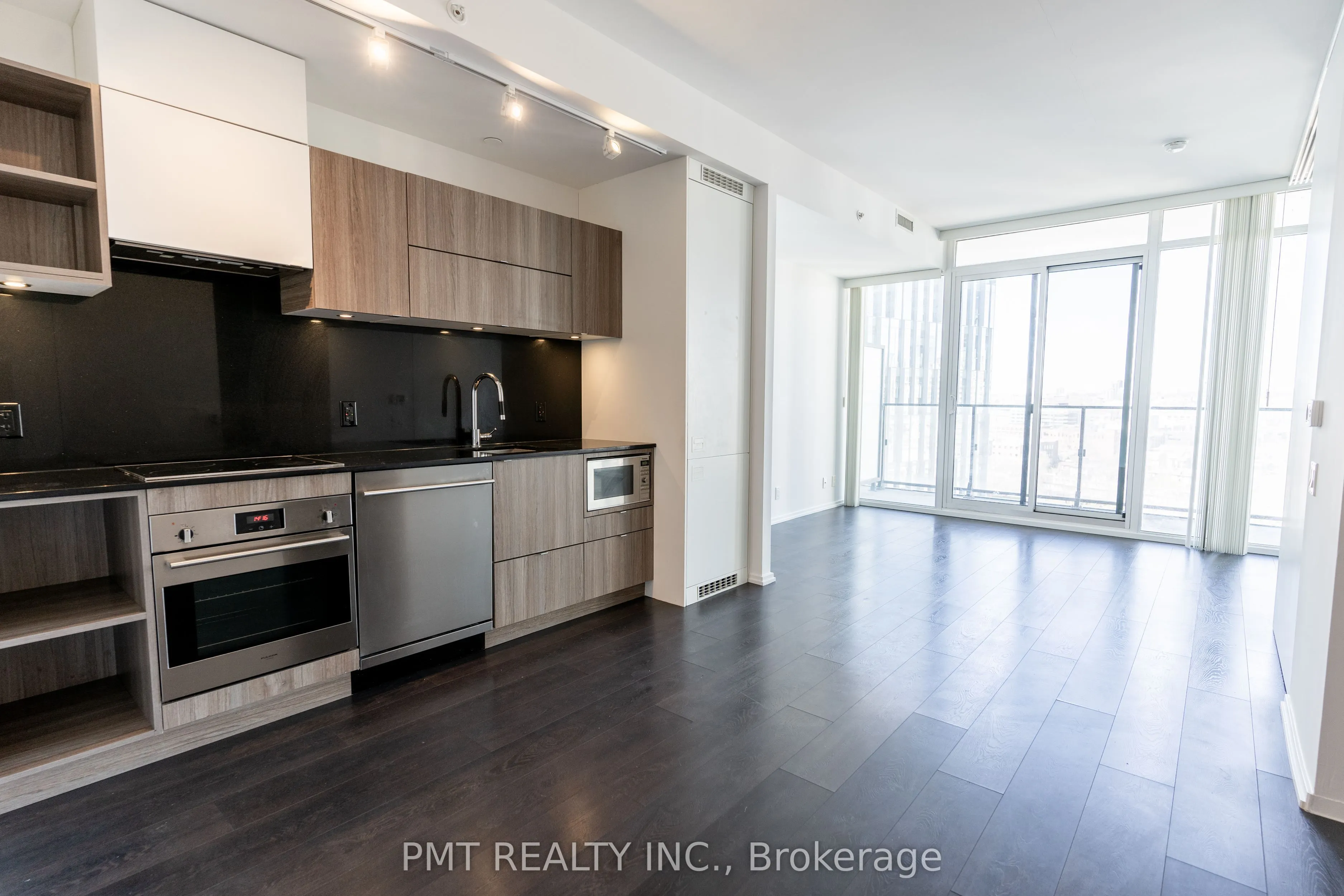 125 Peter Street, #1403