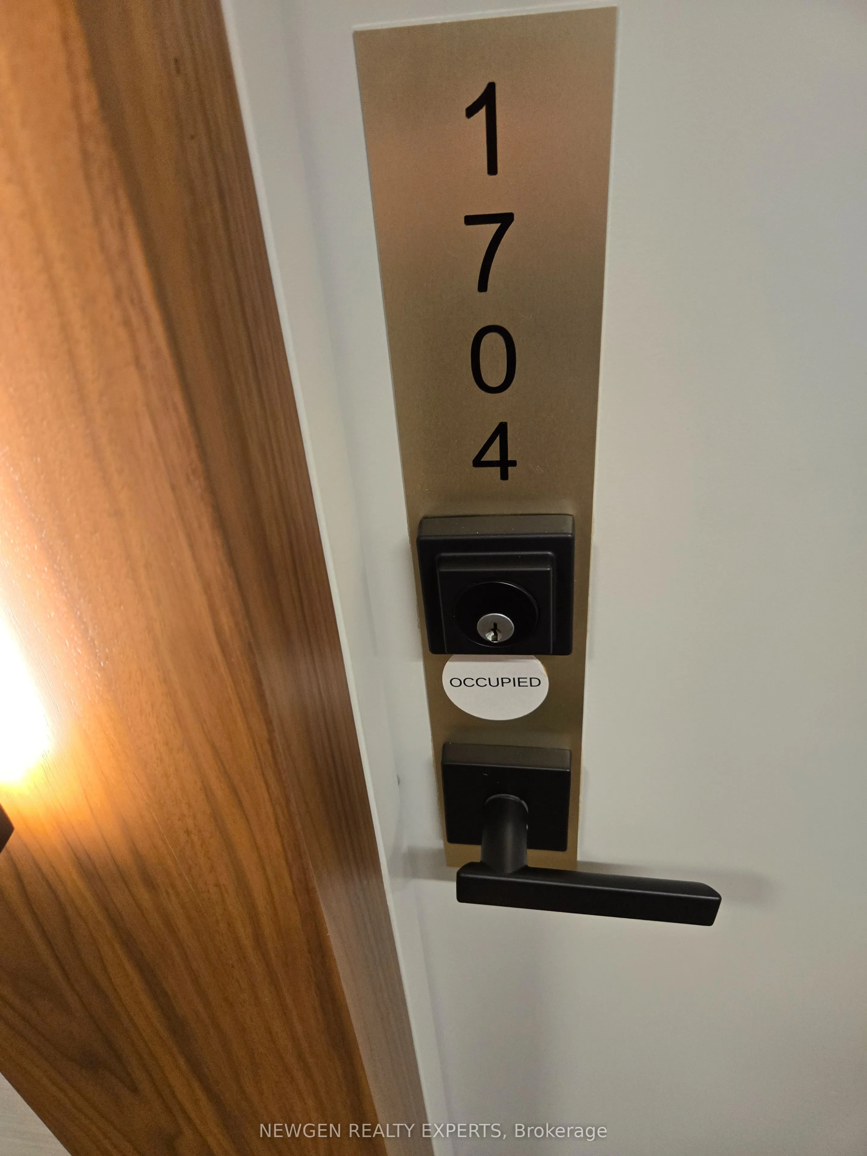 327 King Street W, #1704