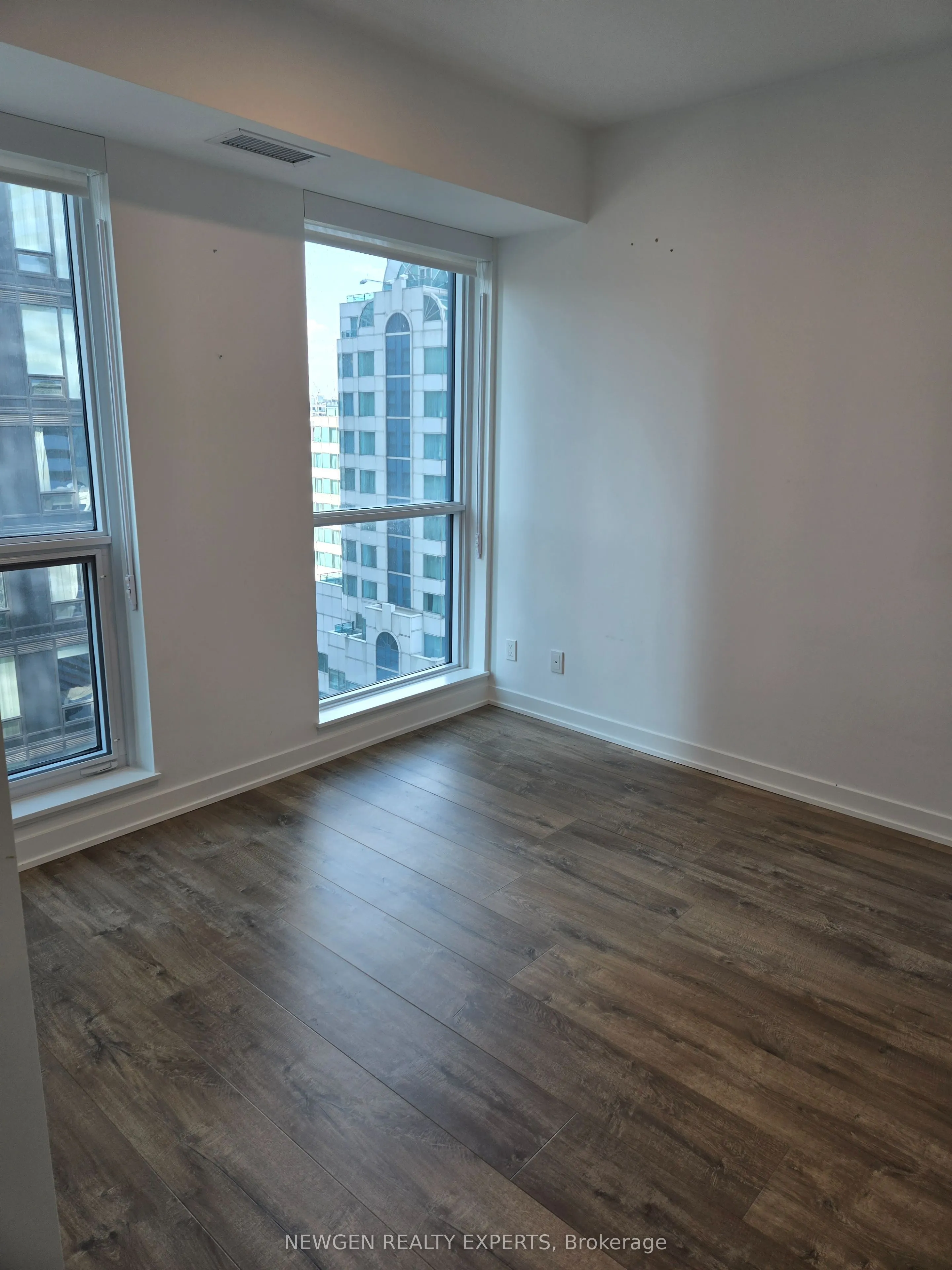 327 King Street W, #1704