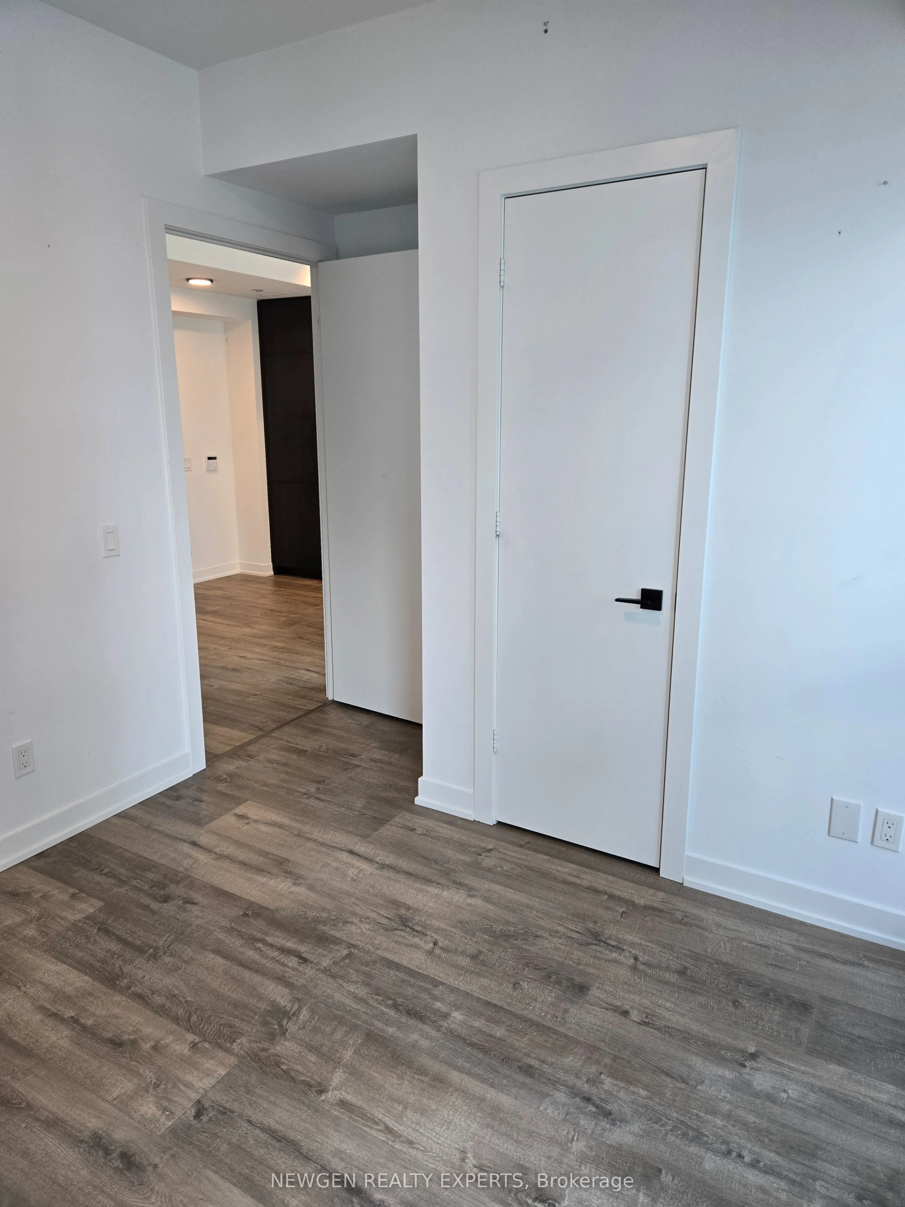 327 King Street W, #1704