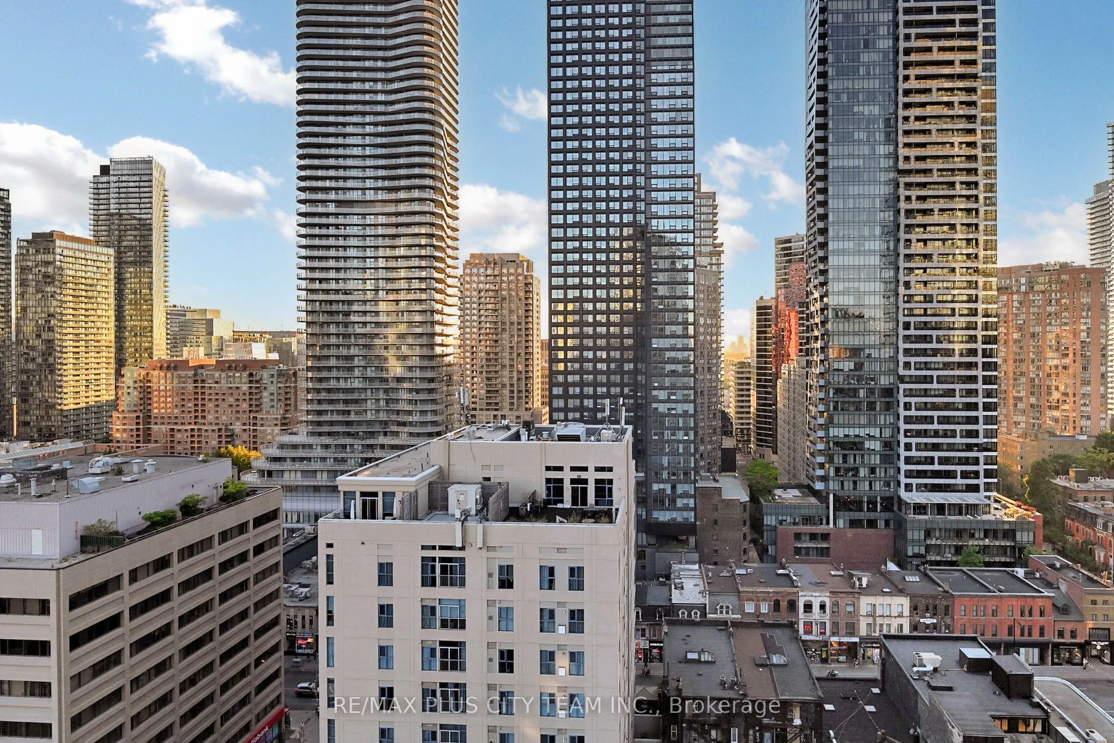 22 Wellesley Street E, #2005