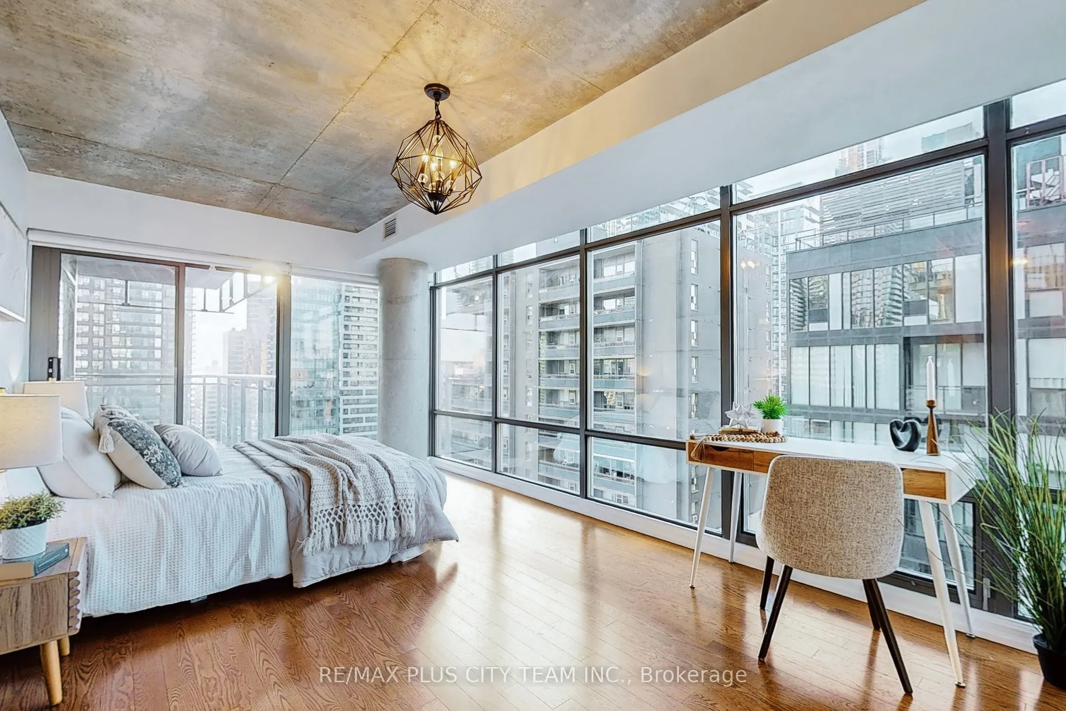 22 Wellesley Street E, #2005