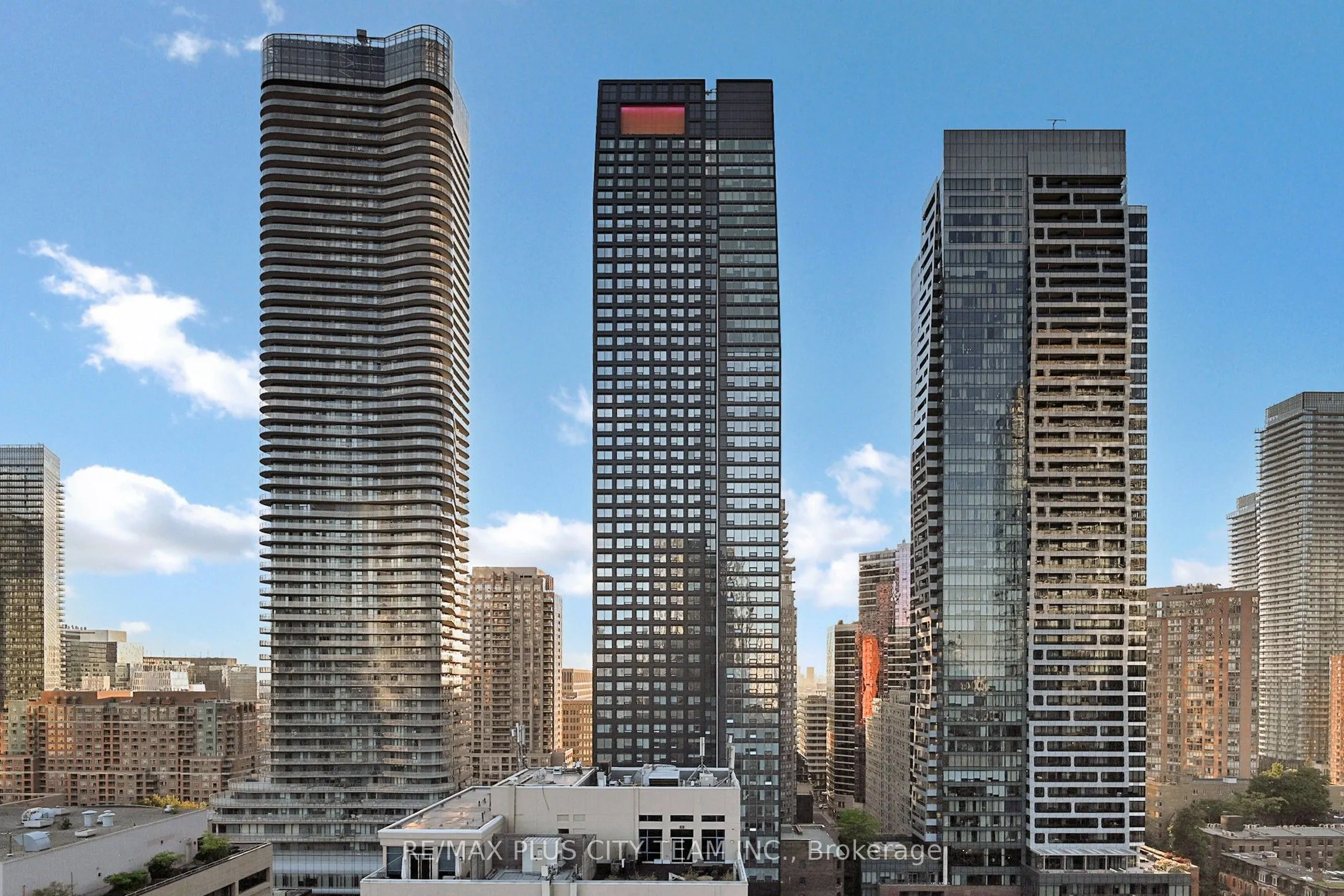 22 Wellesley Street E, #2005