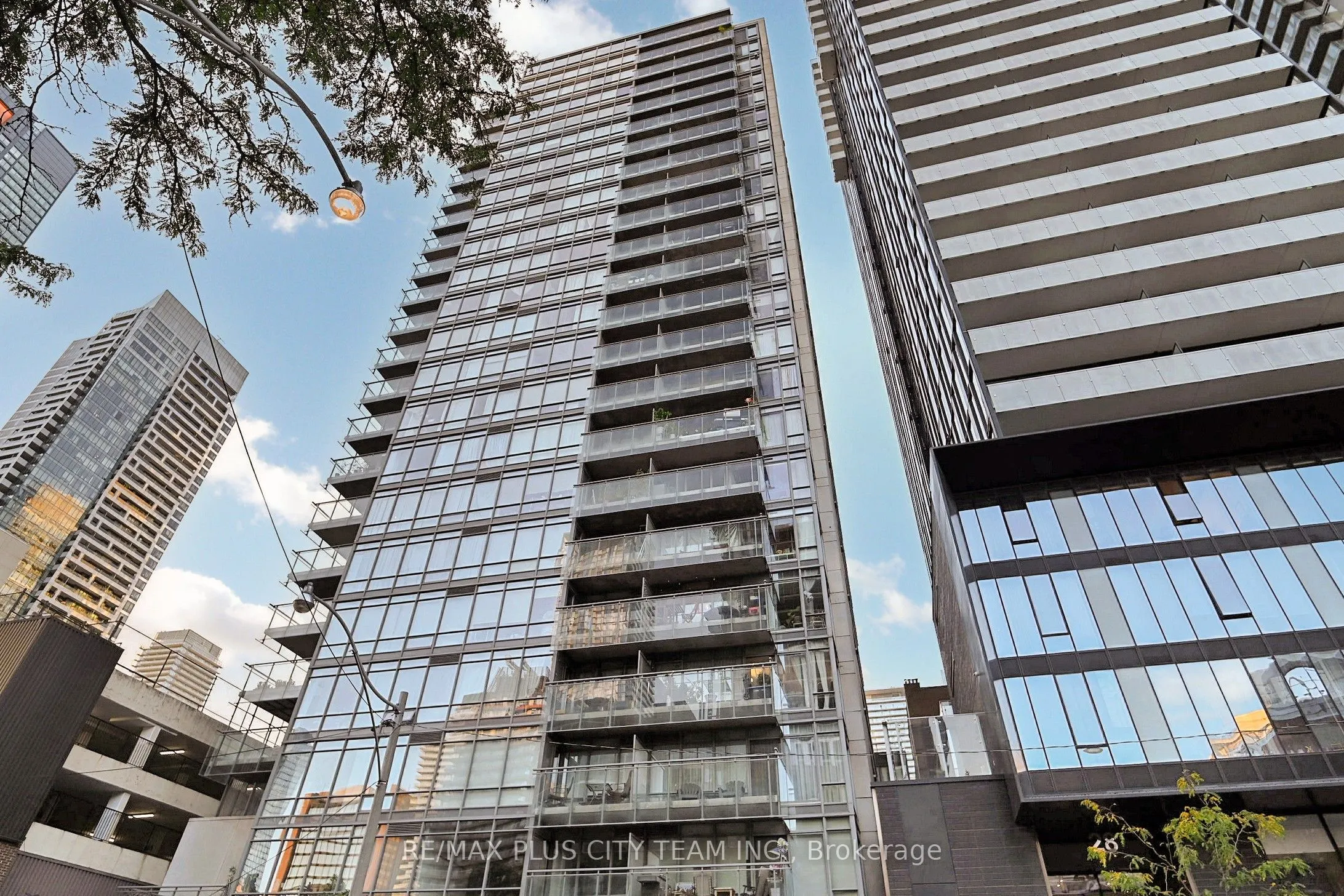 22 Wellesley Street E, #2005