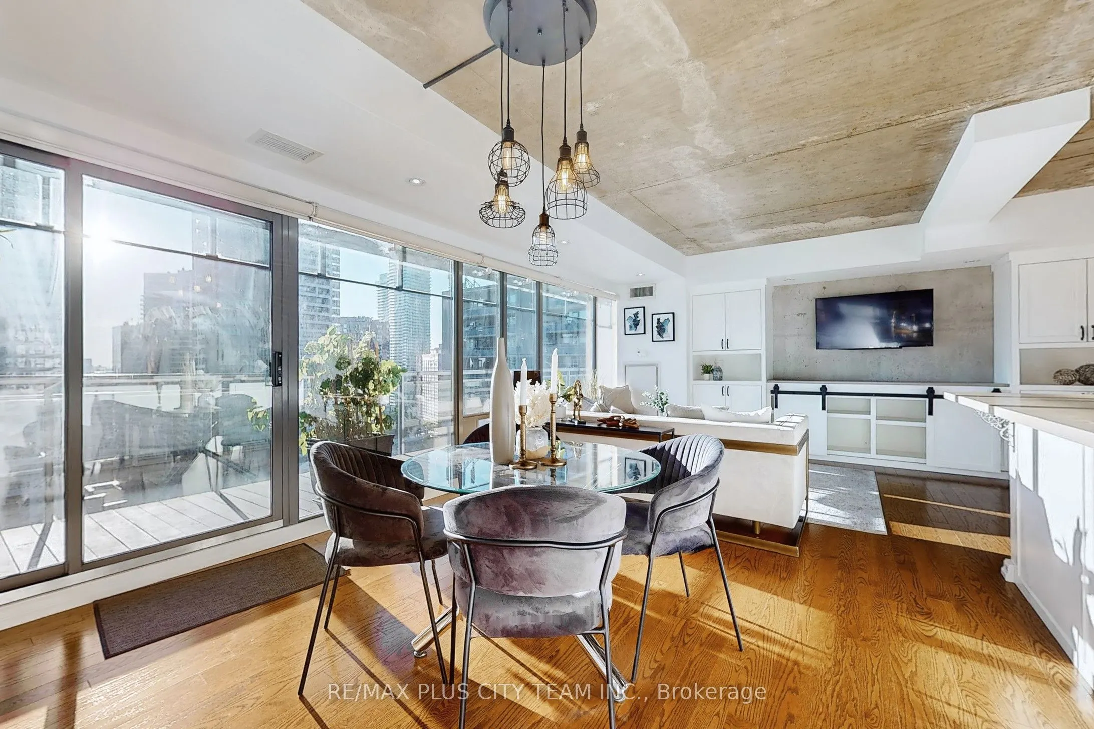 22 Wellesley Street E, #2005