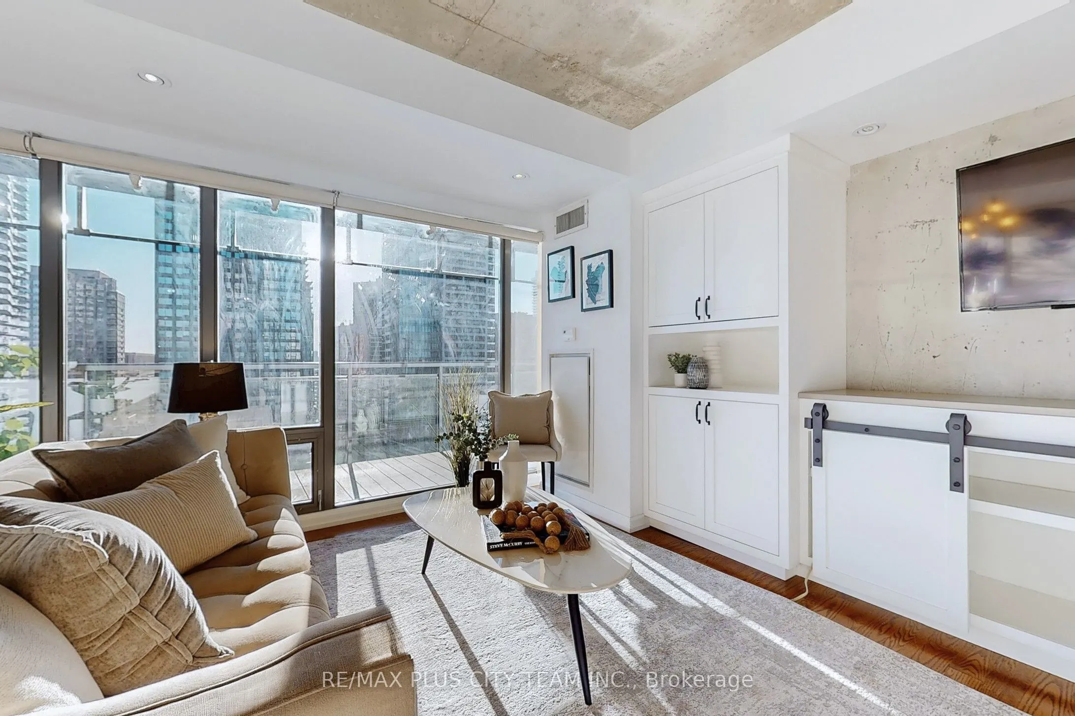 22 Wellesley Street E, #2005