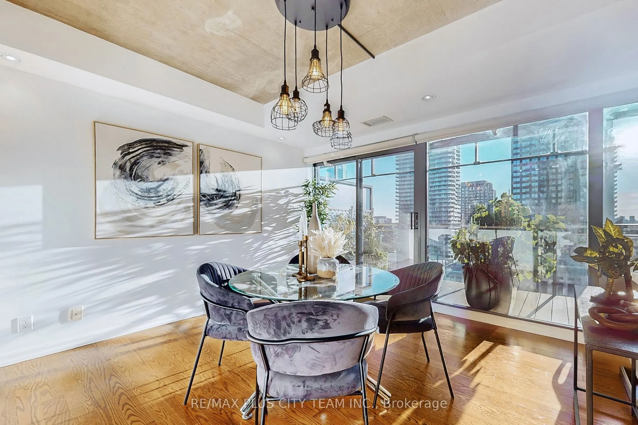 22 Wellesley Street E, #2005