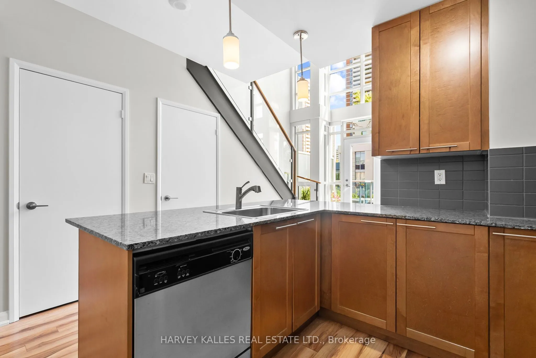 150 Homewood Avenue, #L204