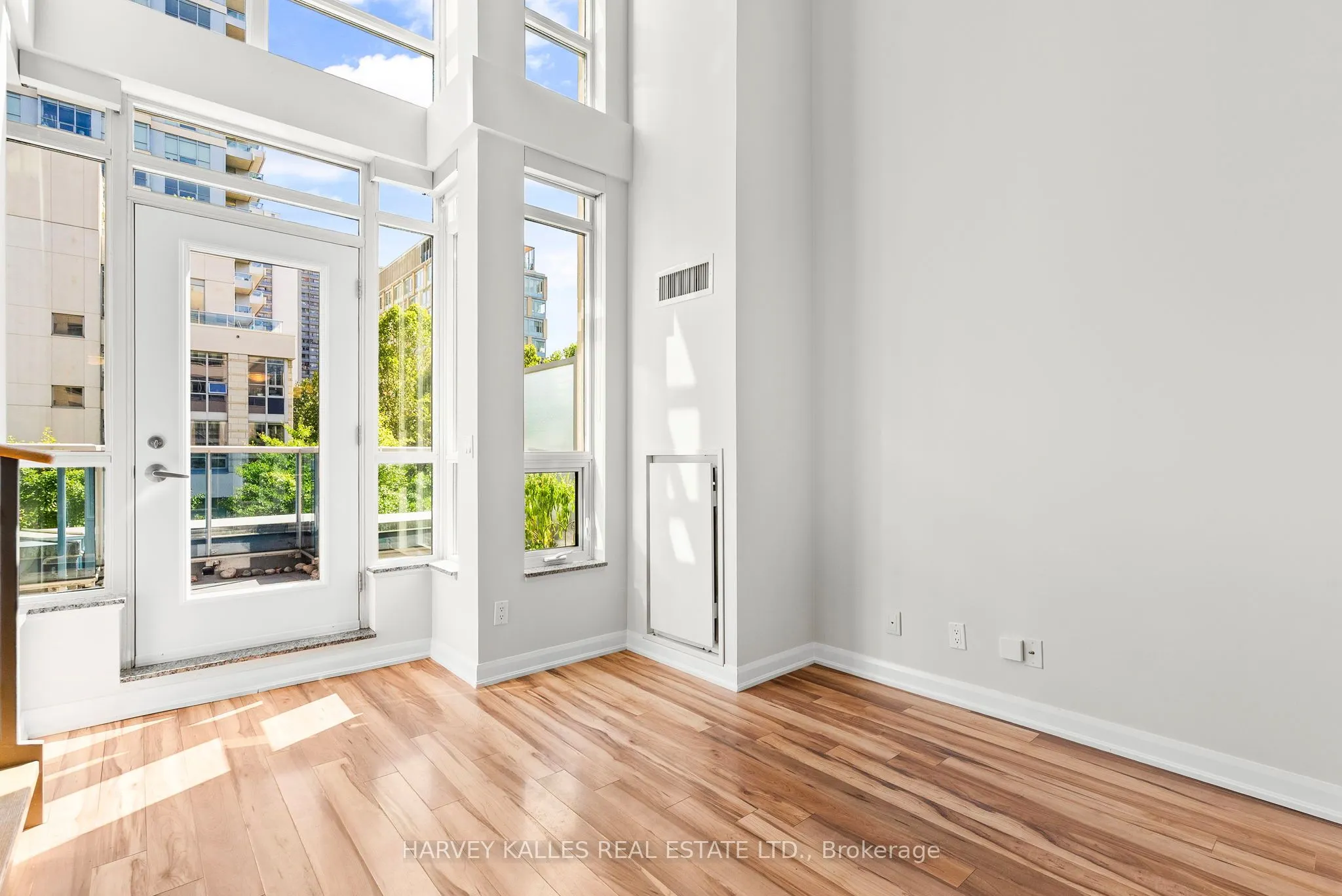 150 Homewood Avenue, #L204