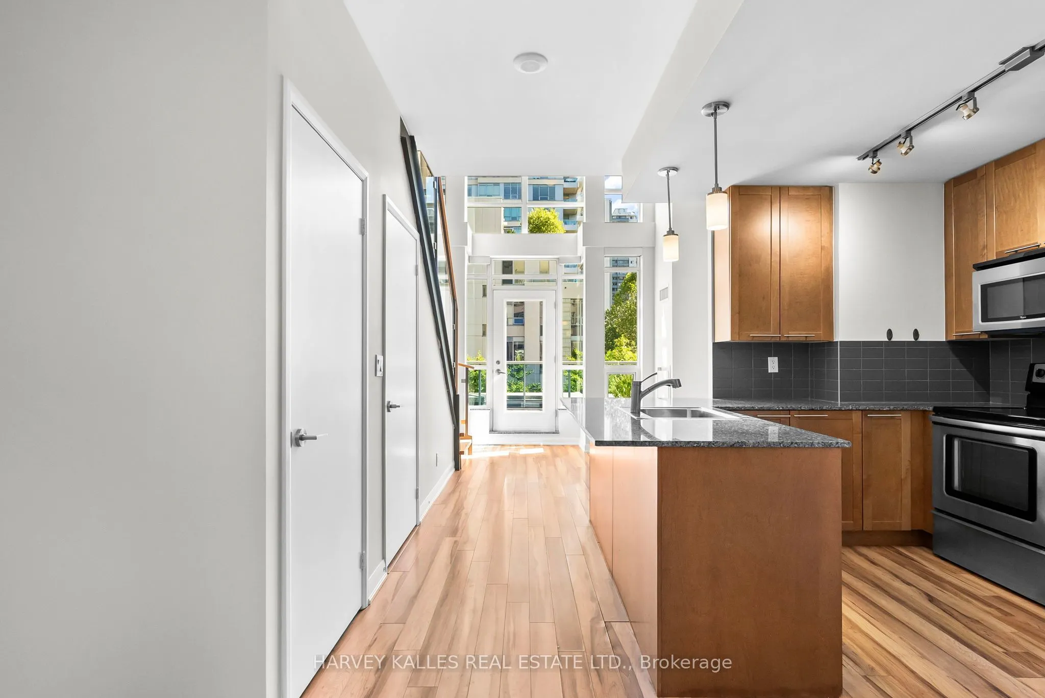 150 Homewood Avenue, #L204