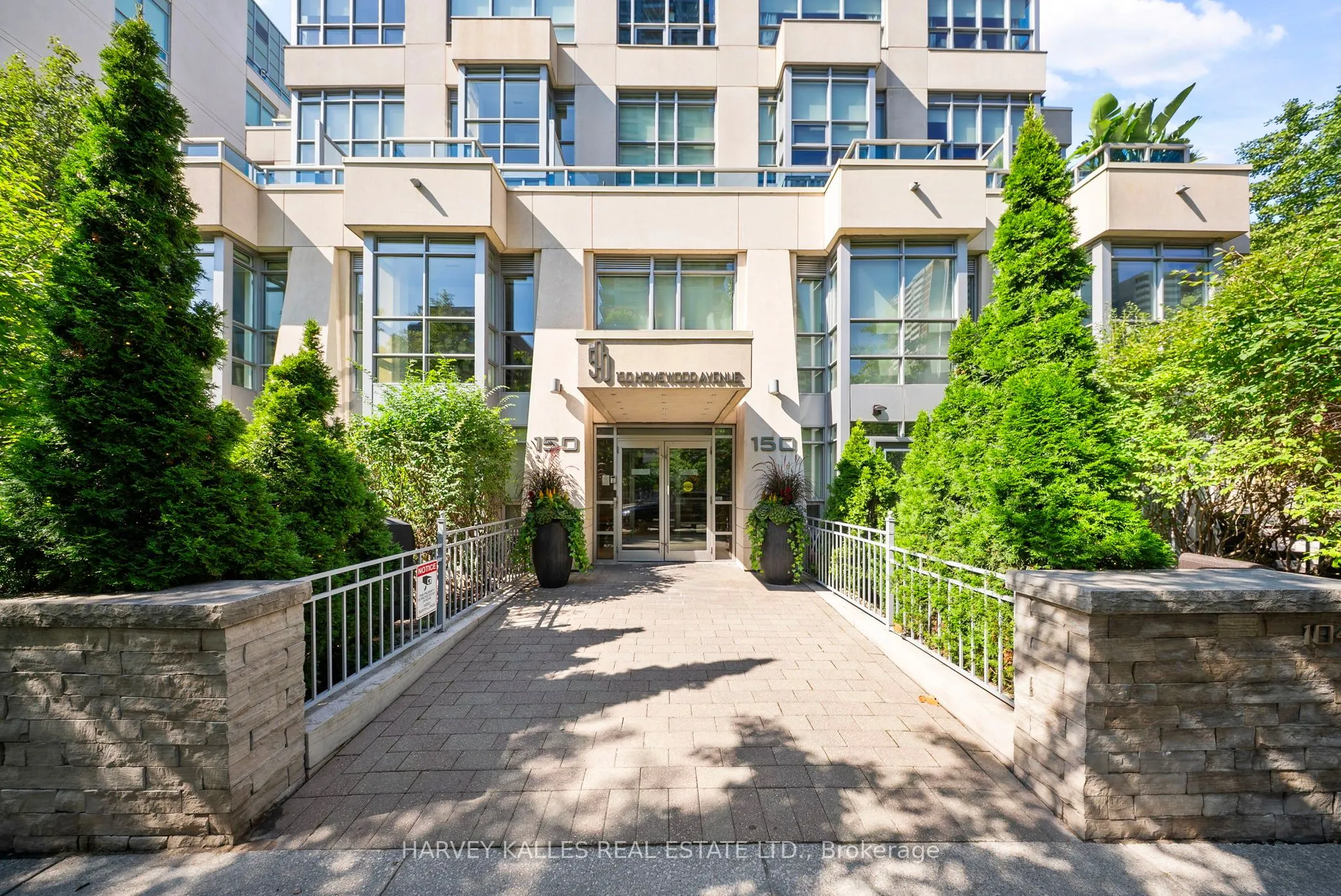 150 Homewood Avenue, #L204
