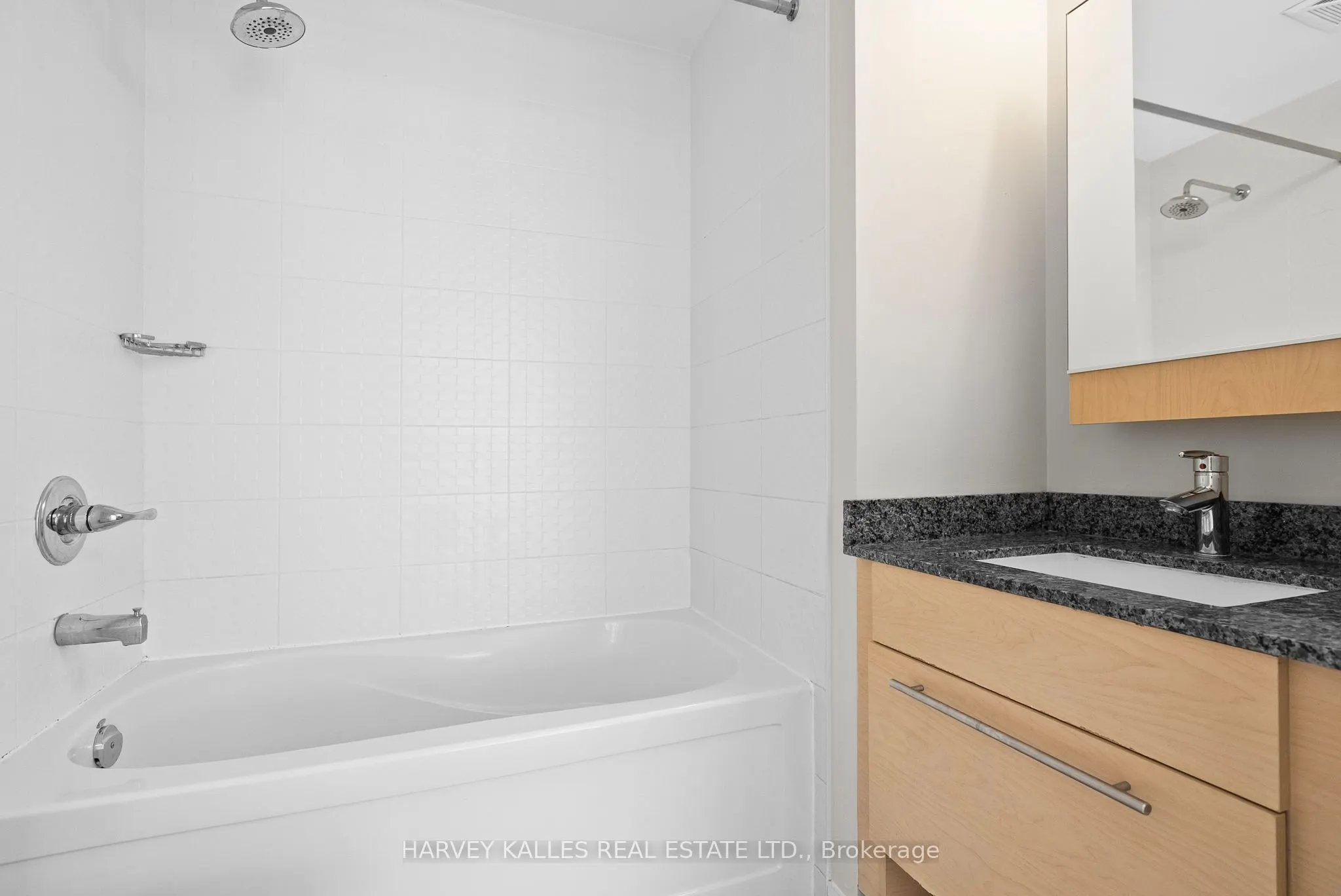 150 Homewood Avenue, #L204