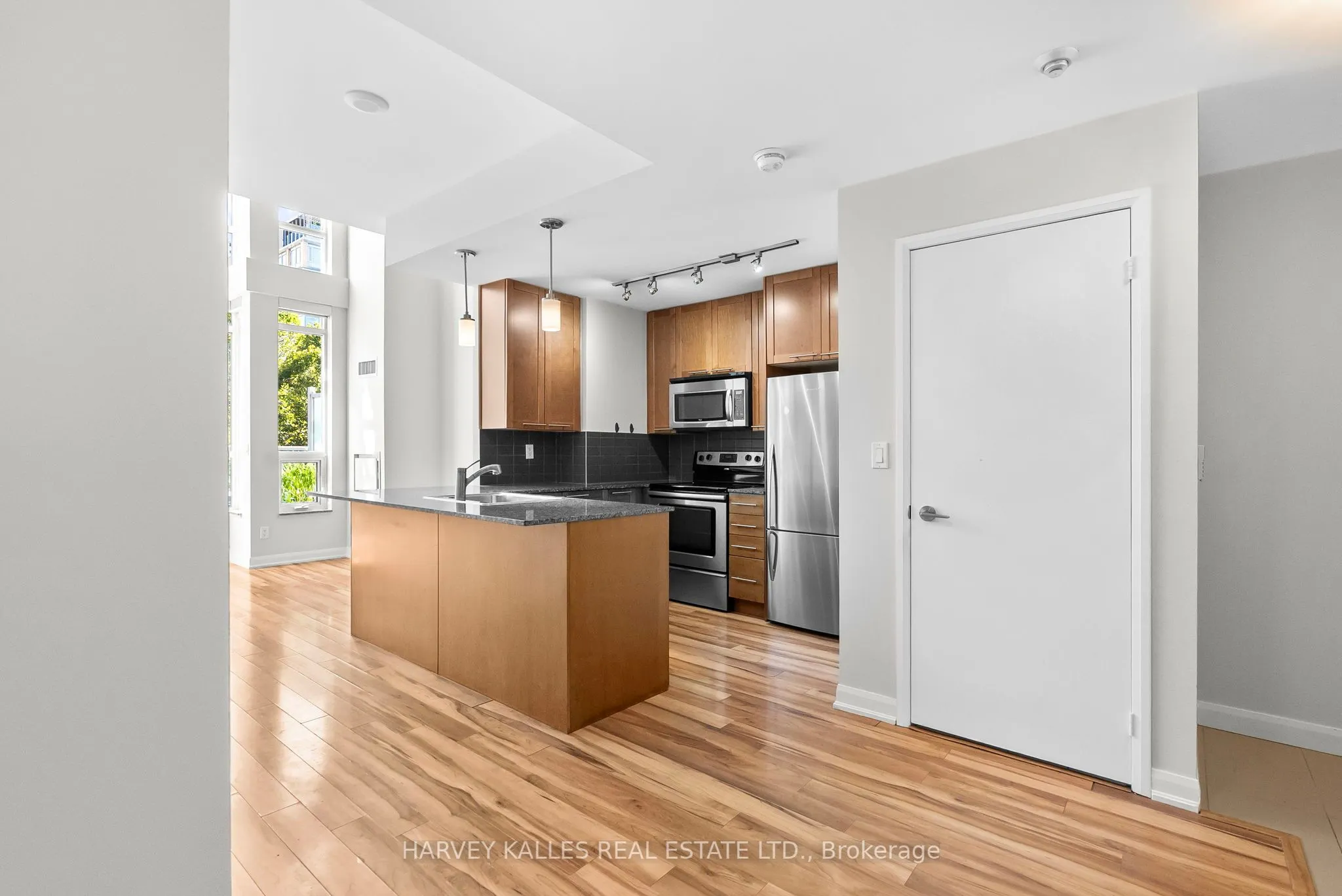 150 Homewood Avenue, #L204