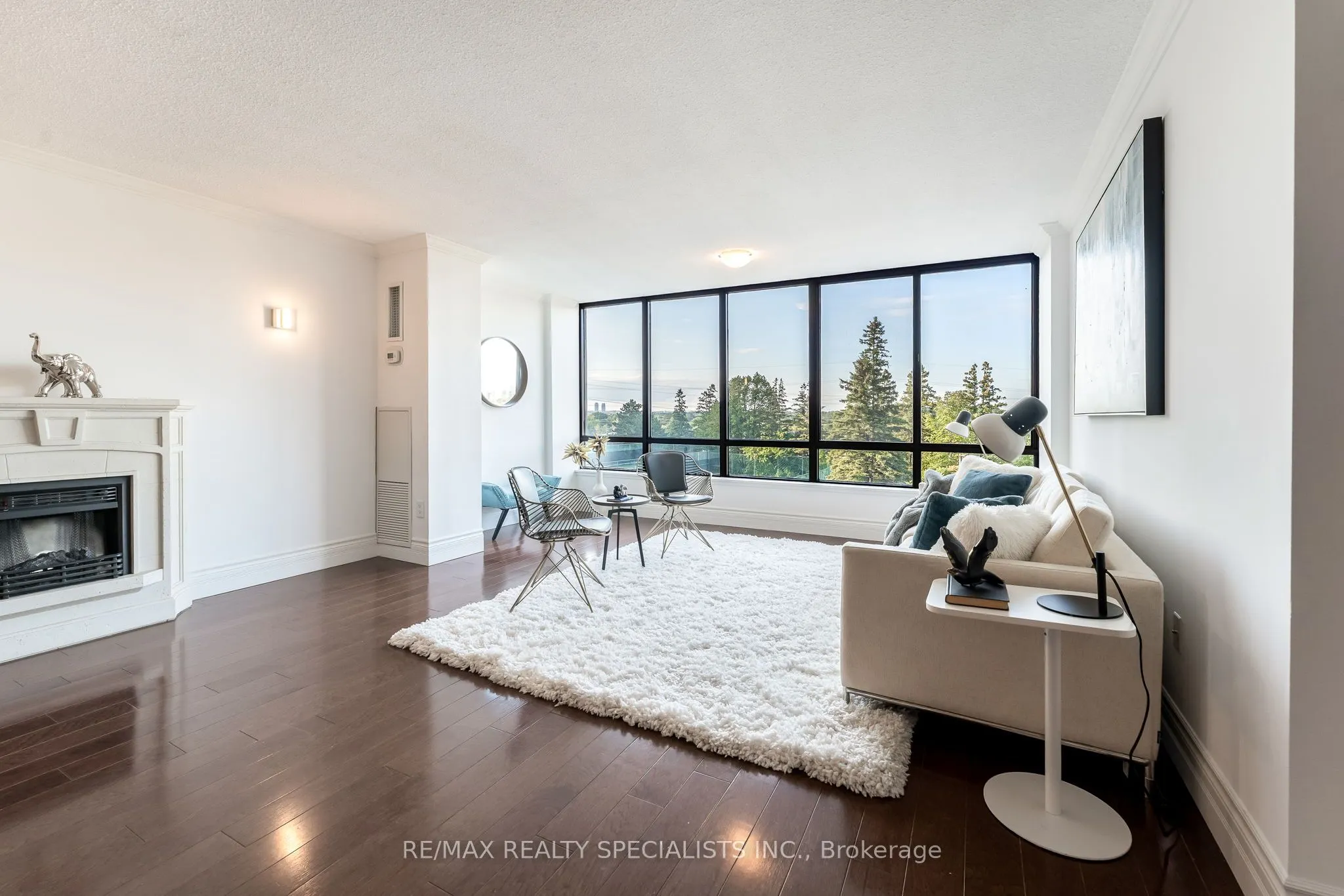 65 Skymark Drive, #201