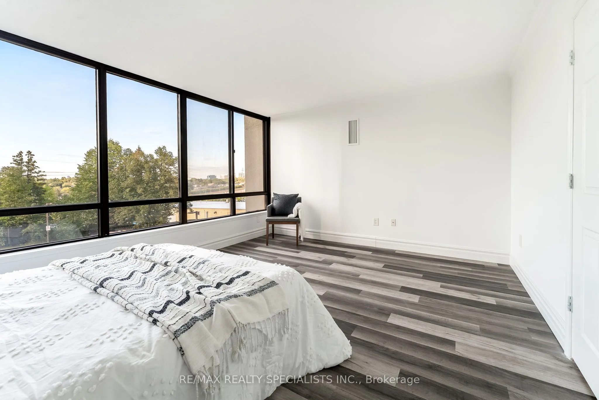 65 Skymark Drive, #201