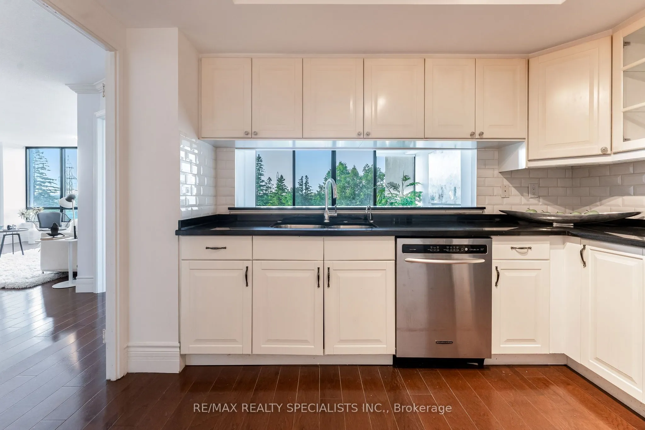 65 Skymark Drive, #201