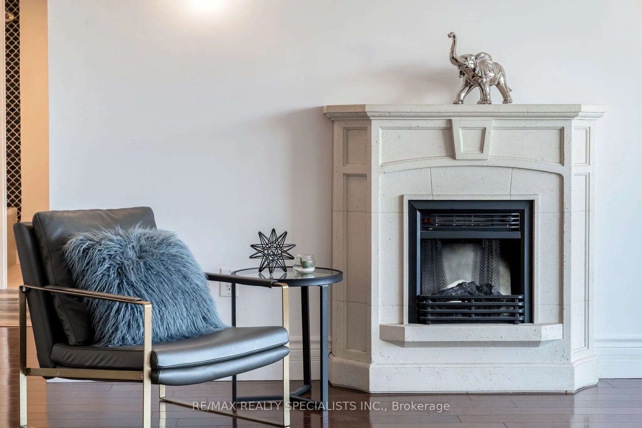 65 Skymark Drive, #201