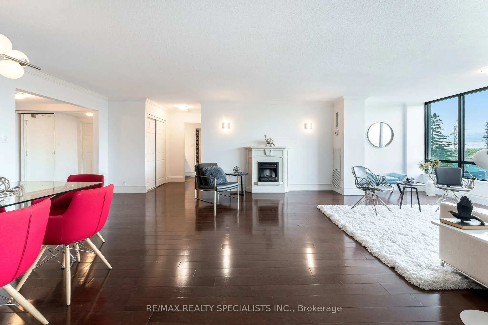 65 Skymark Drive, #201