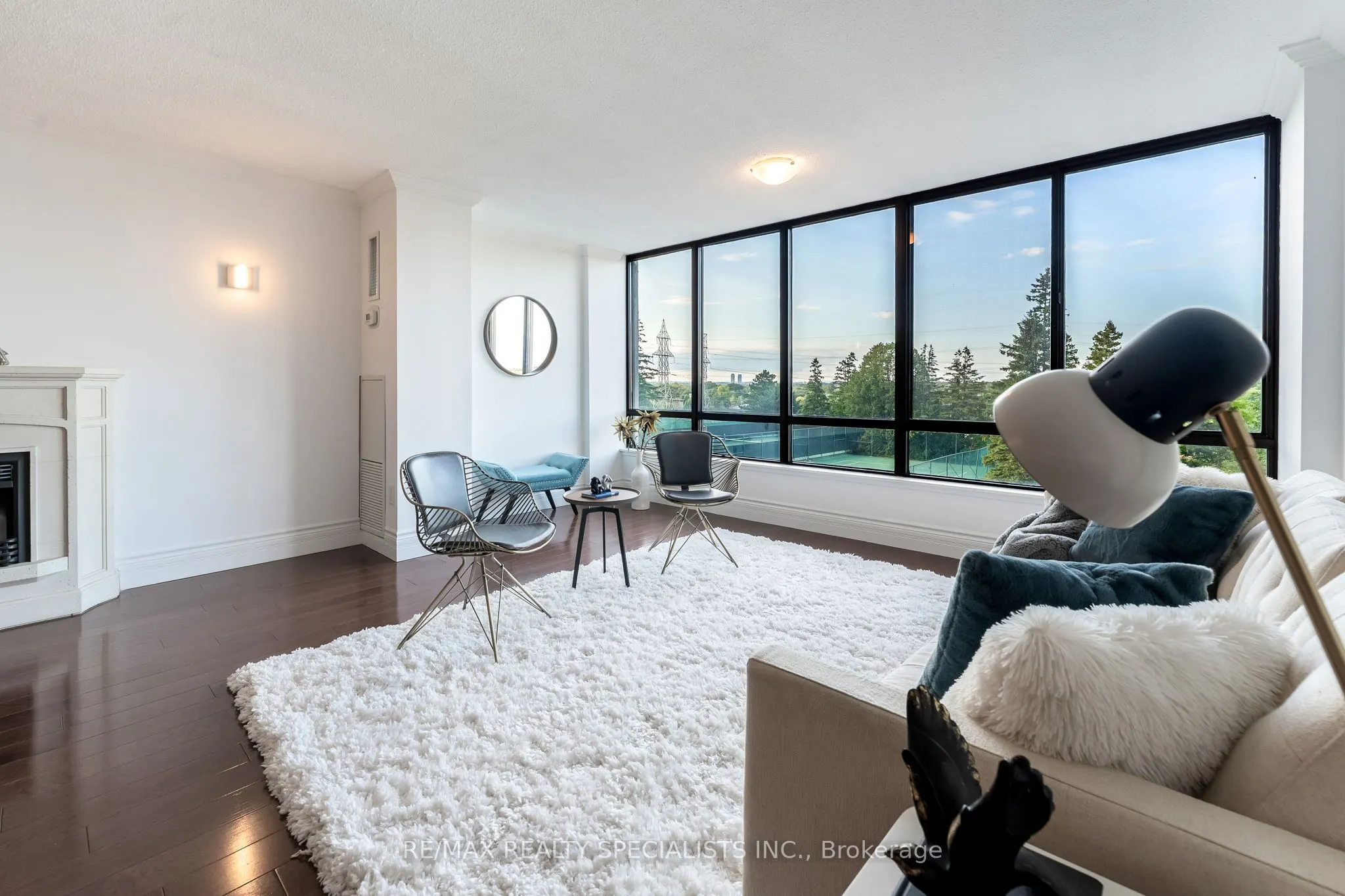 65 Skymark Drive, #201