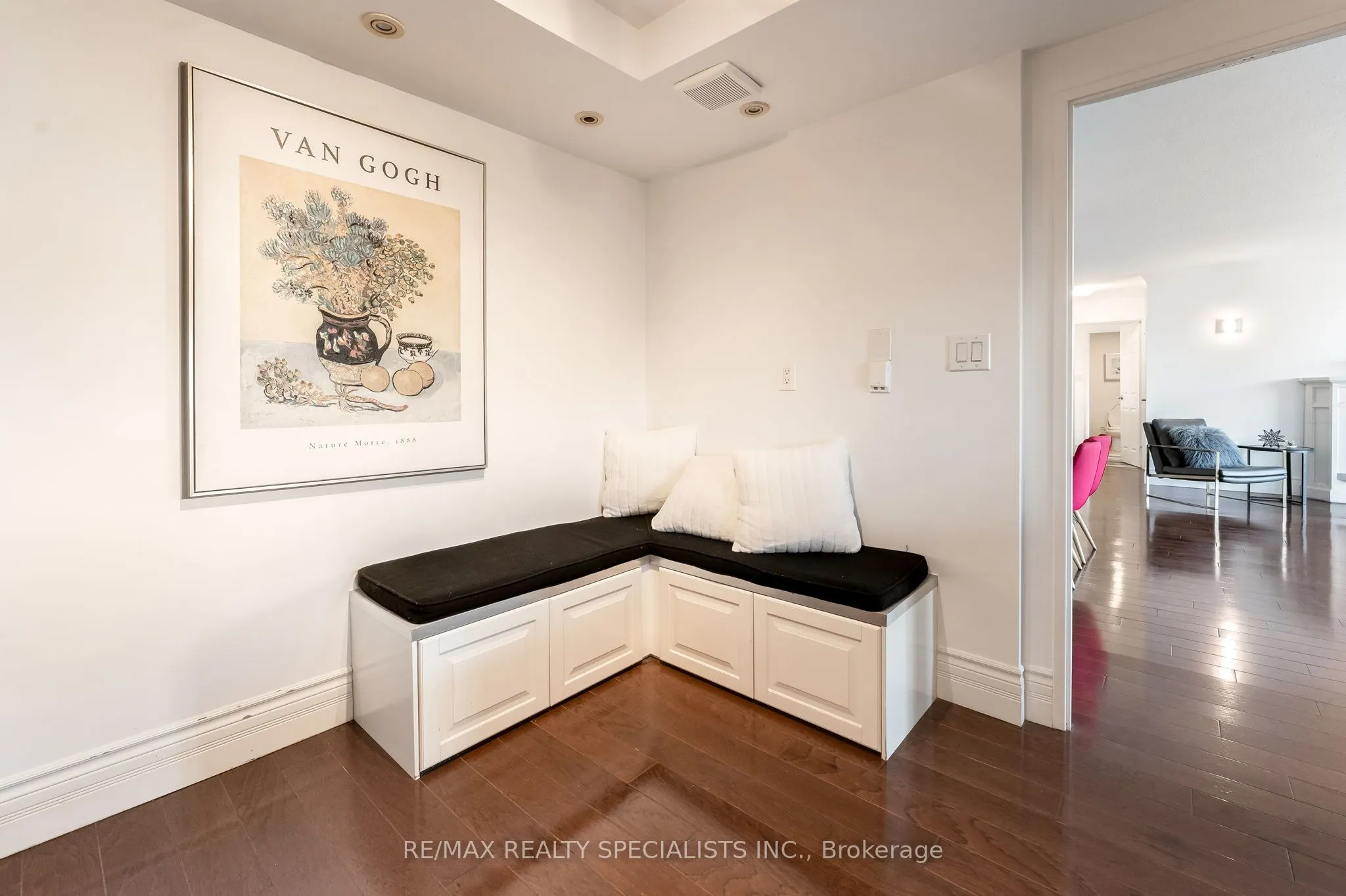 65 Skymark Drive, #201