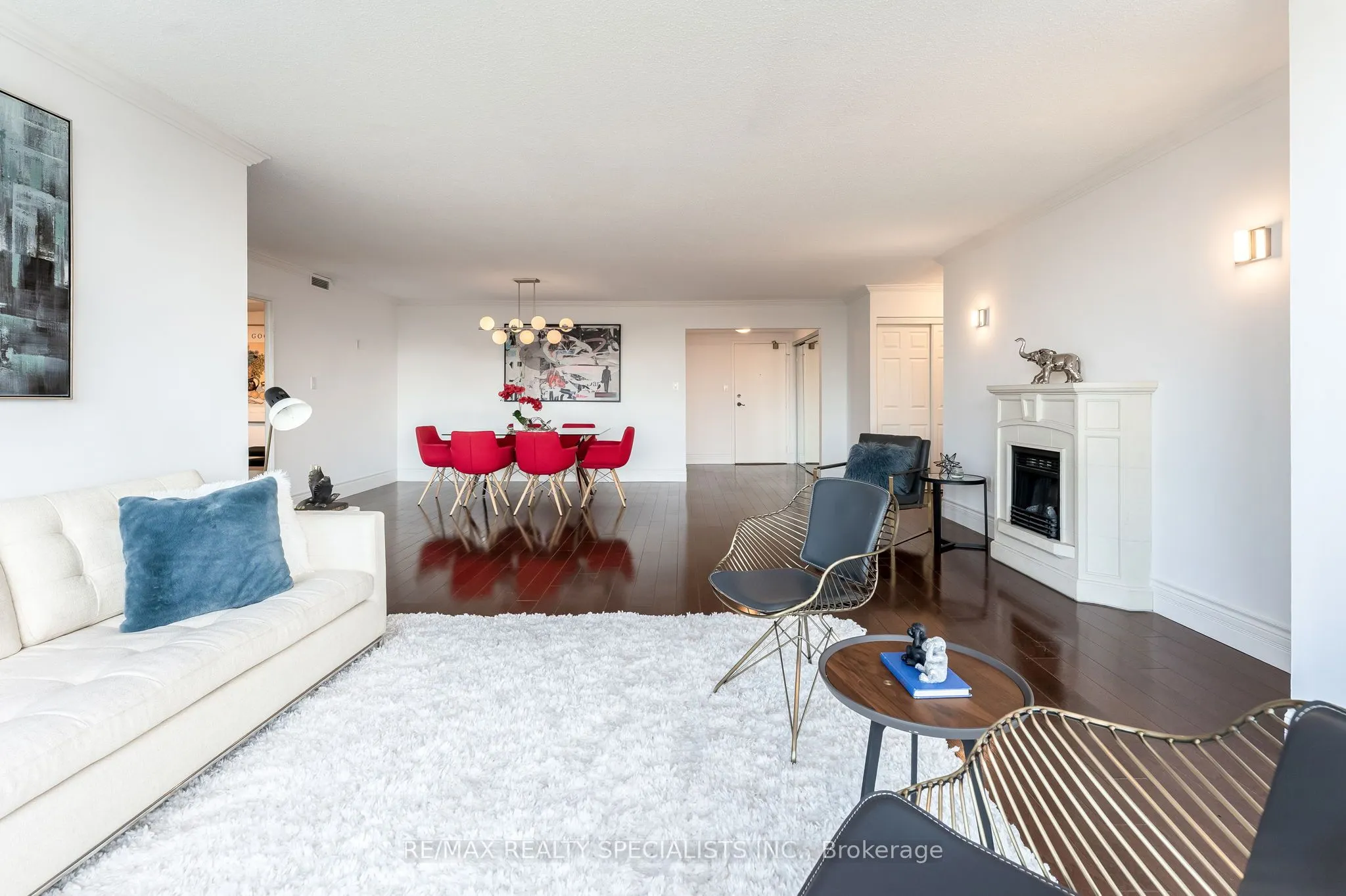 65 Skymark Drive, #201
