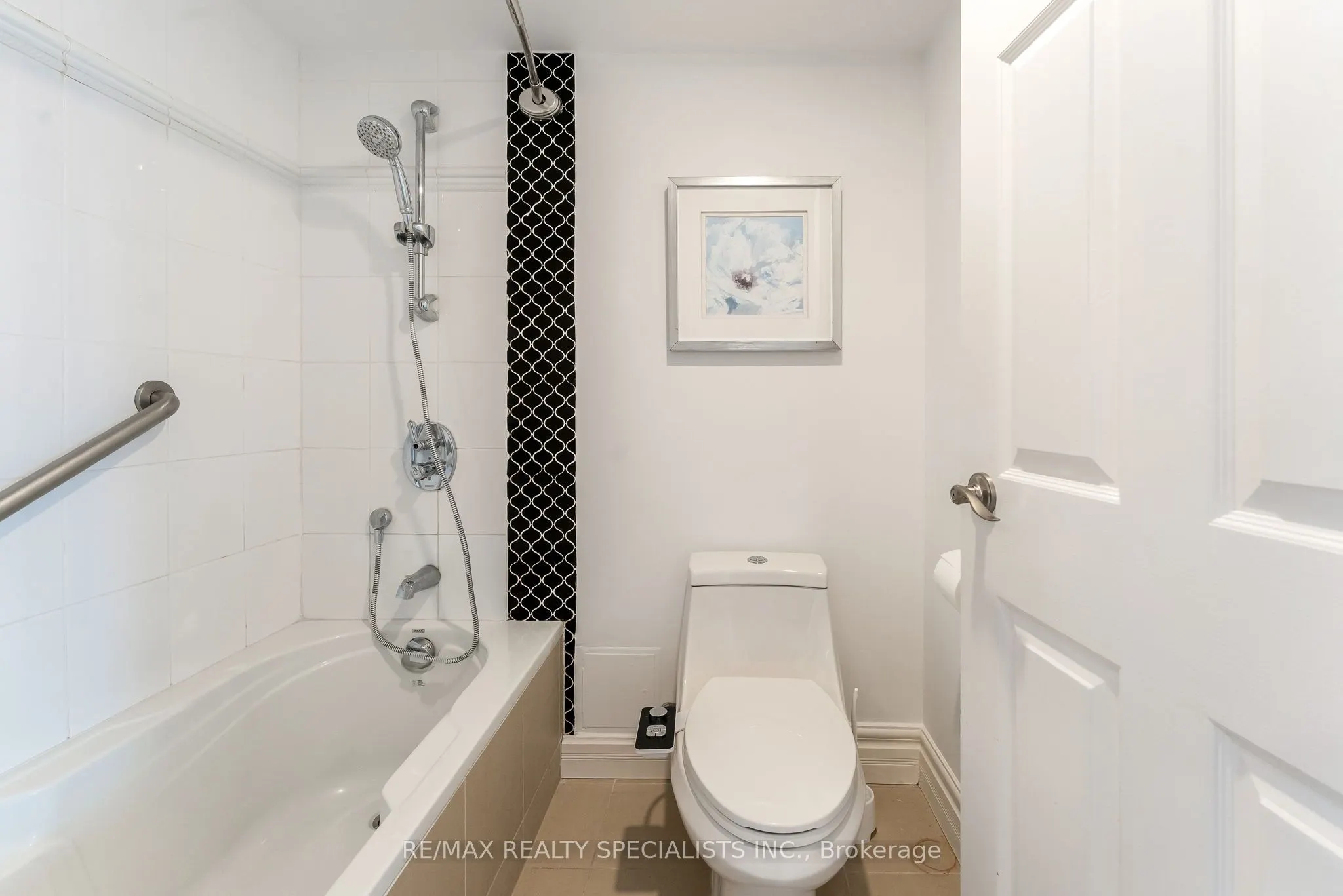 65 Skymark Drive, #201