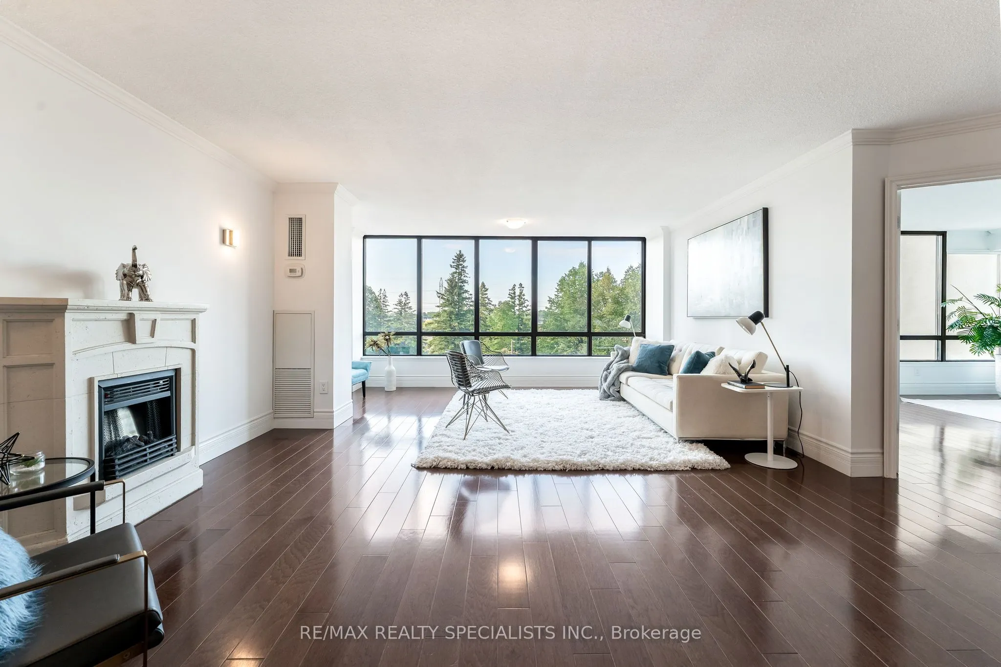 65 Skymark Drive, #201