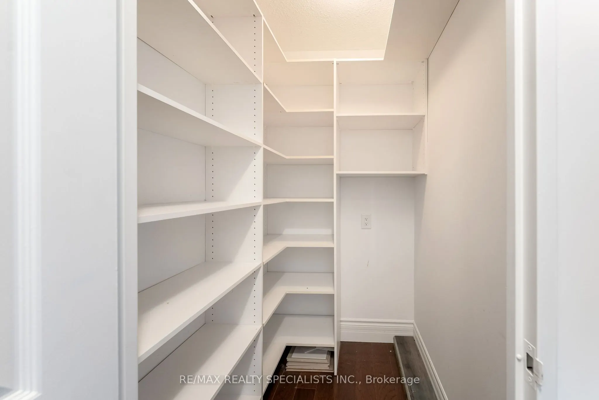 65 Skymark Drive, #201