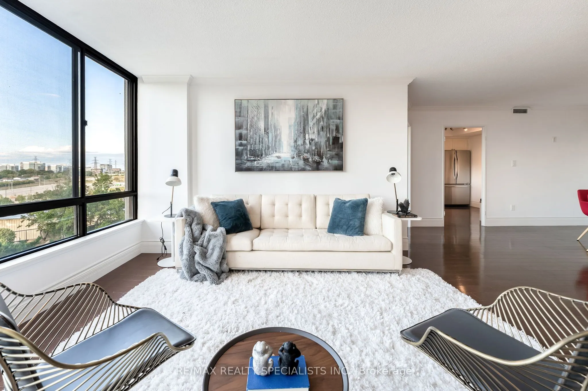 65 Skymark Drive, #201