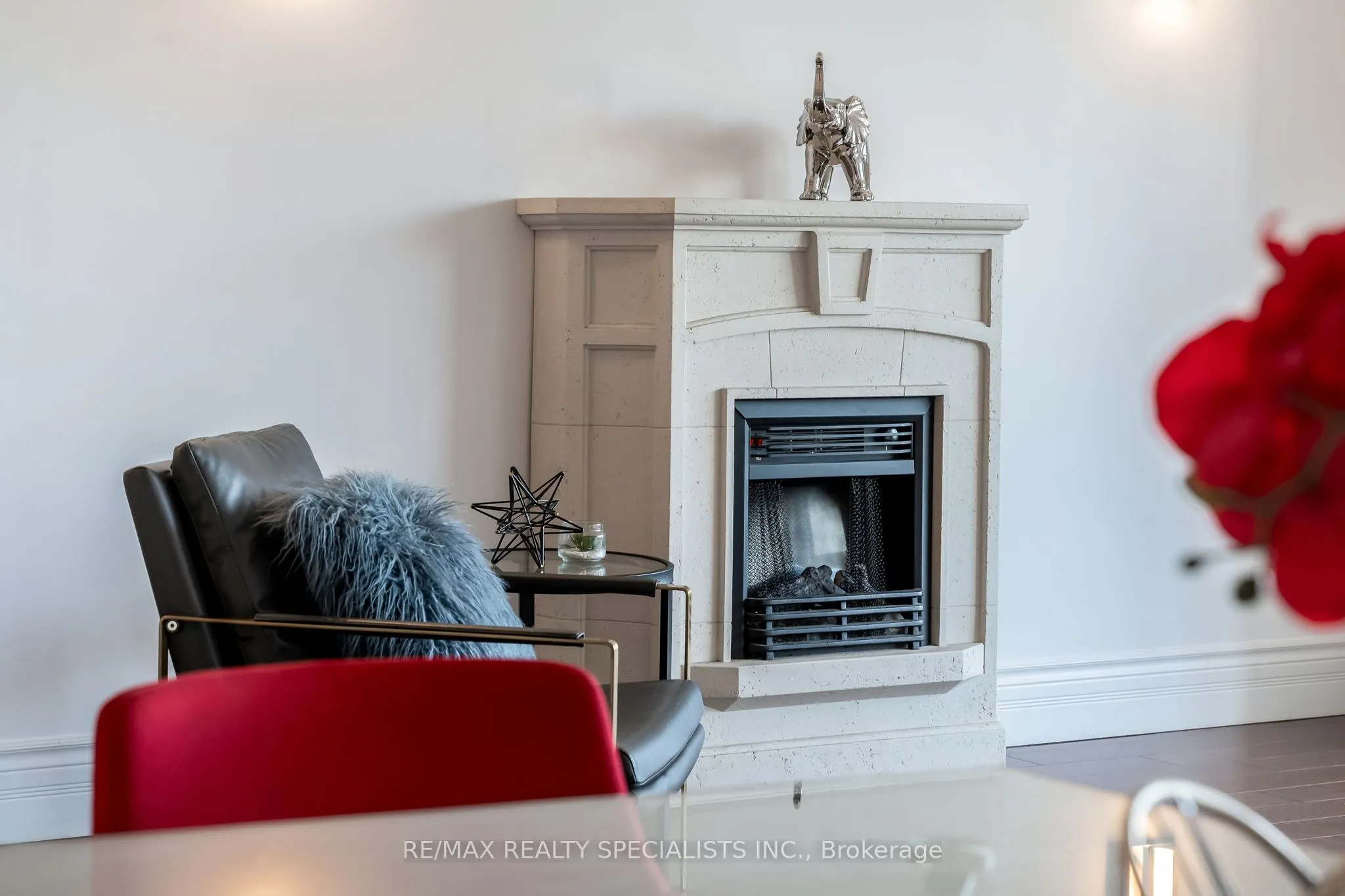 65 Skymark Drive, #201