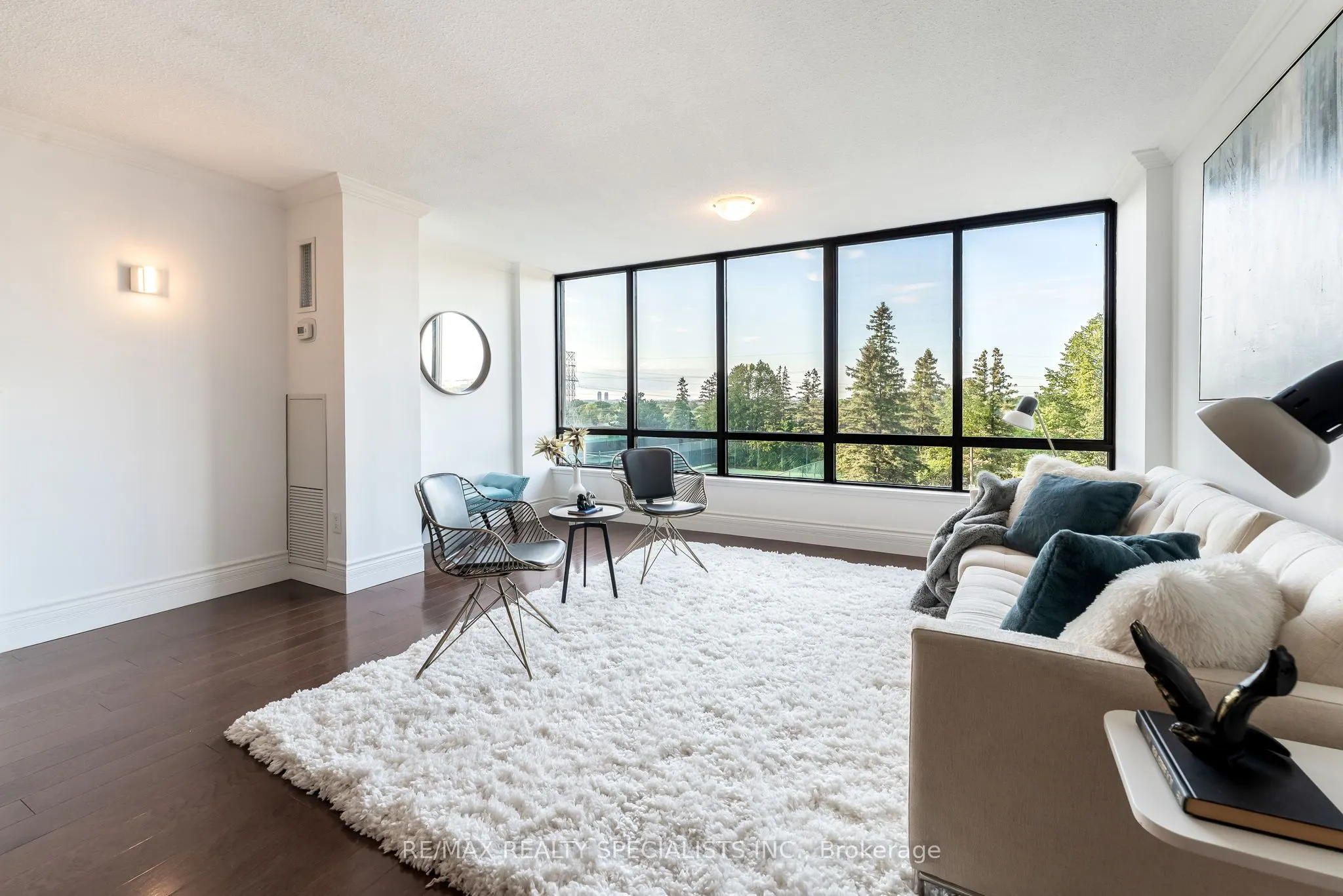 65 Skymark Drive, #201