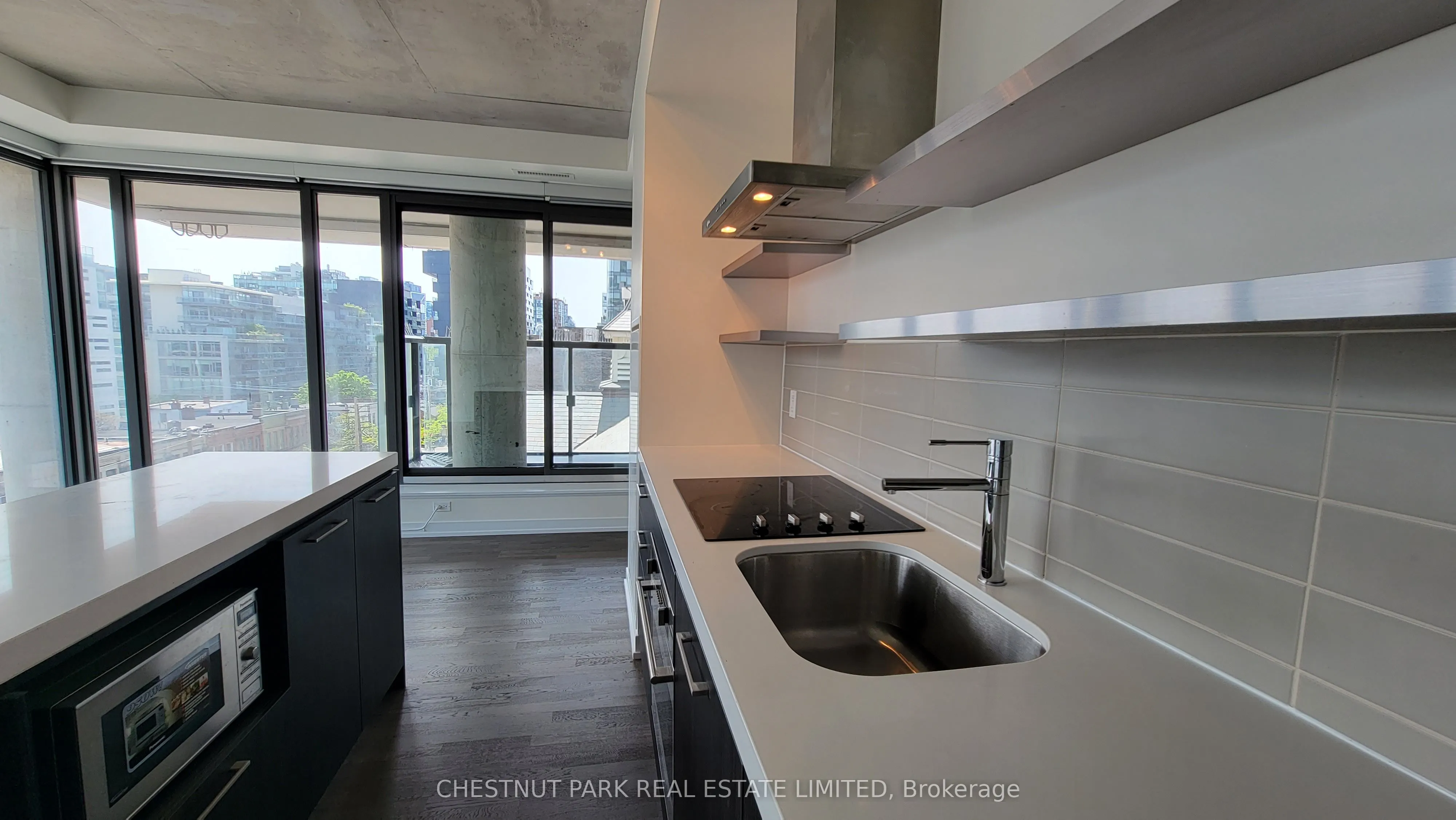 560 King Street W, #612