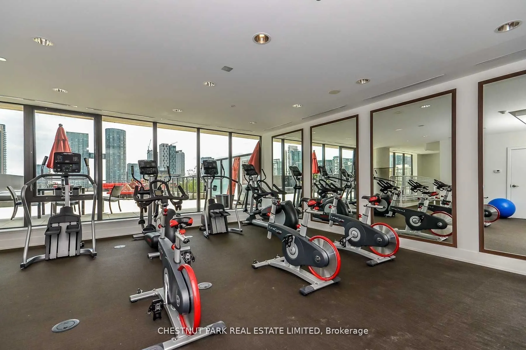 560 King Street W, #612