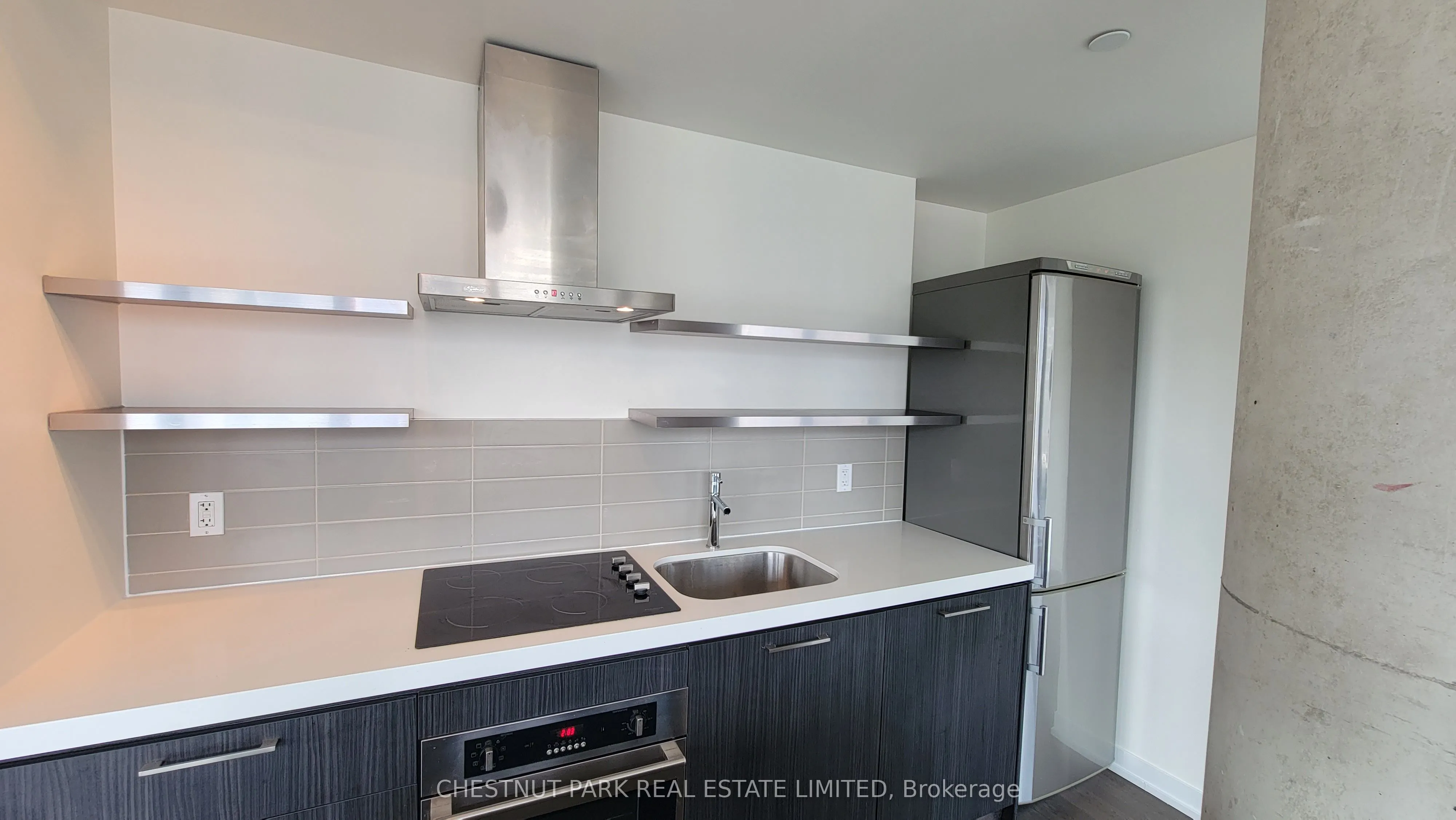 560 King Street W, #612