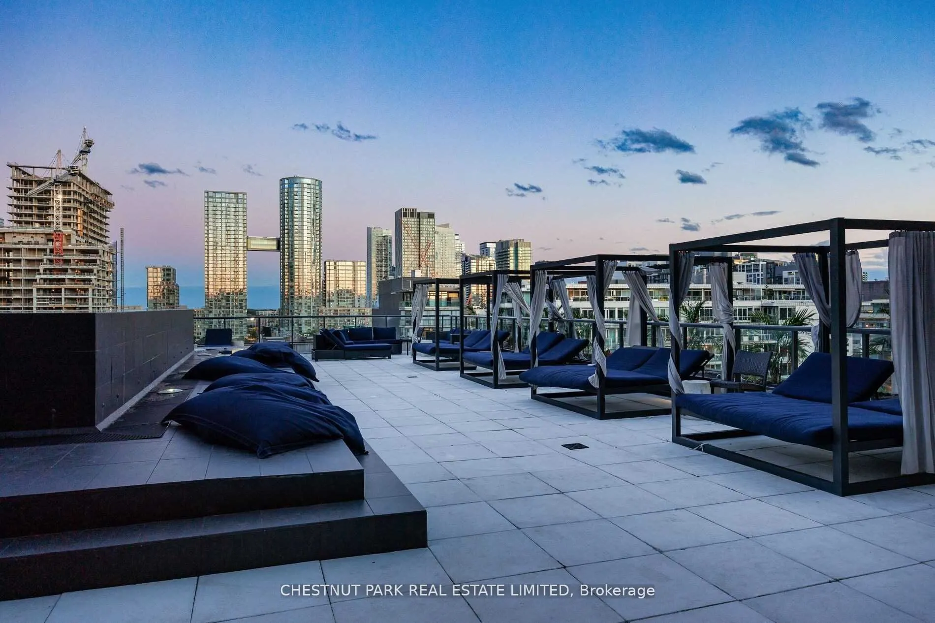 560 King Street W, #612