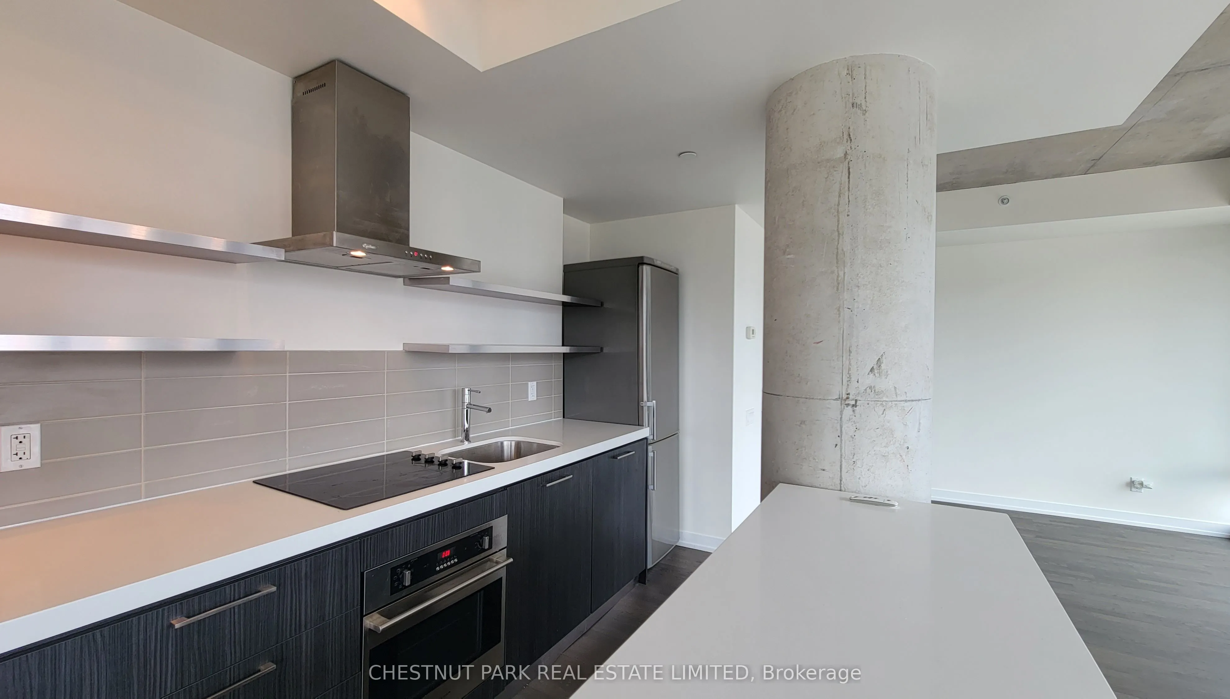 560 King Street W, #612