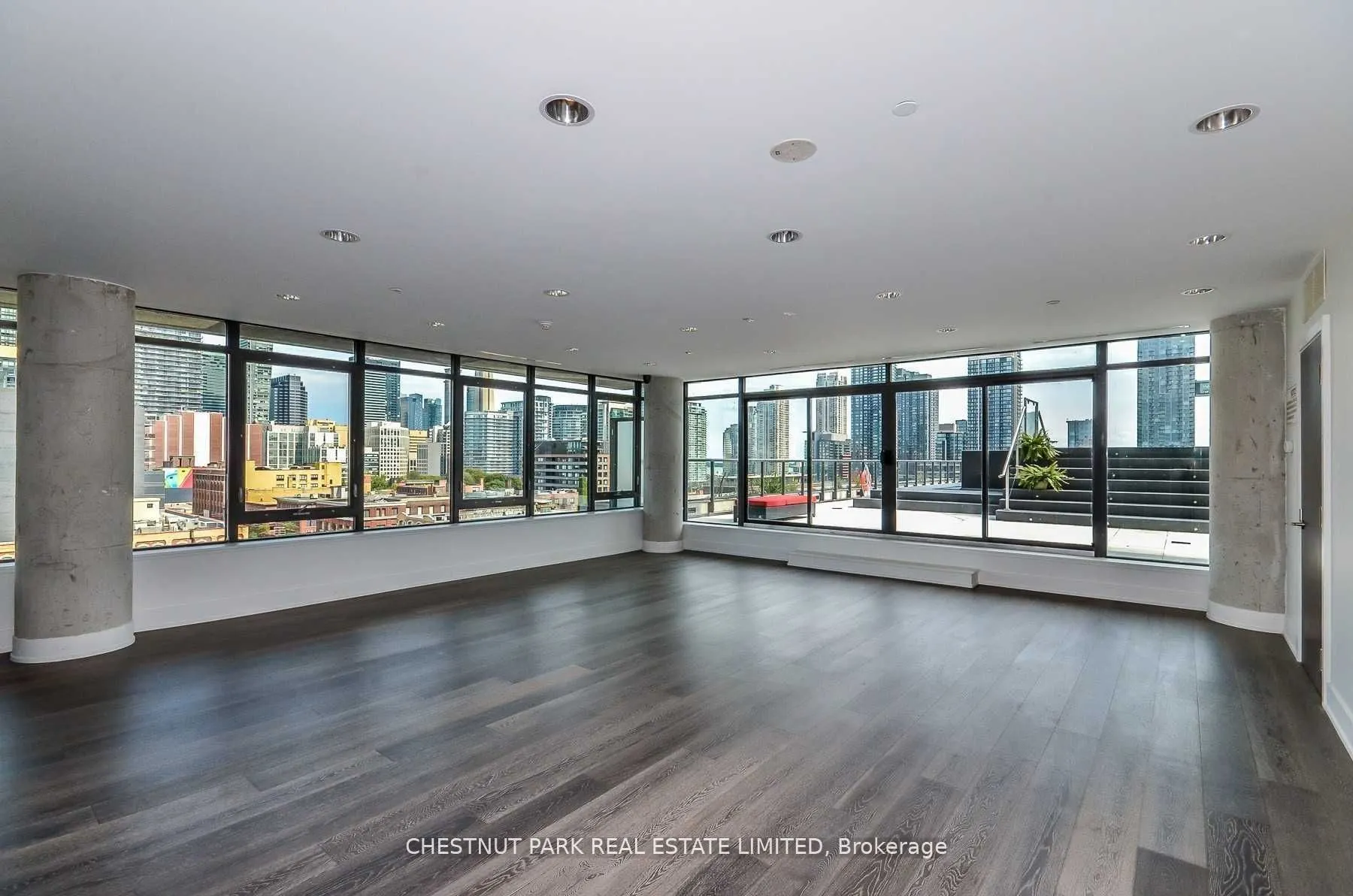 560 King Street W, #612