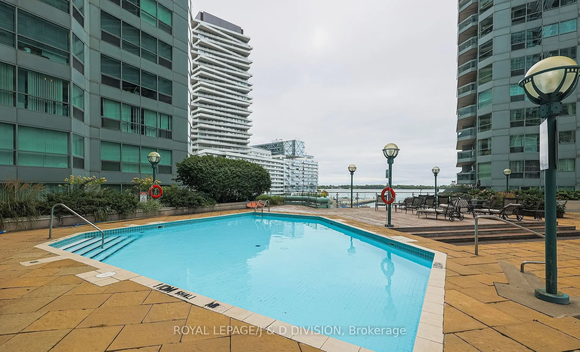 10 Queens Quay W, #706
